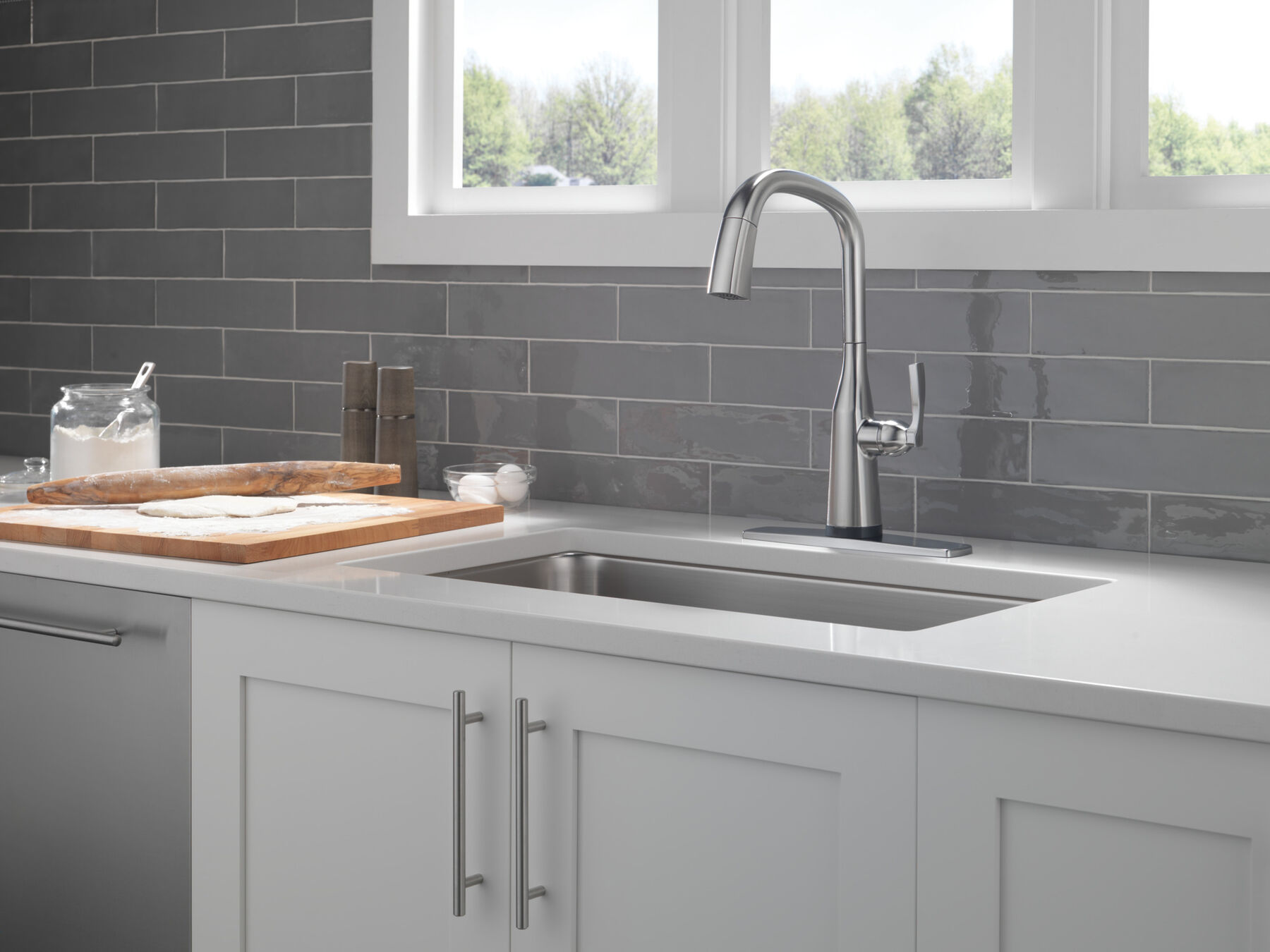 Single Handle Pull-Down Kitchen Faucet with Touch<sub>2</sub>O&reg; Technology
