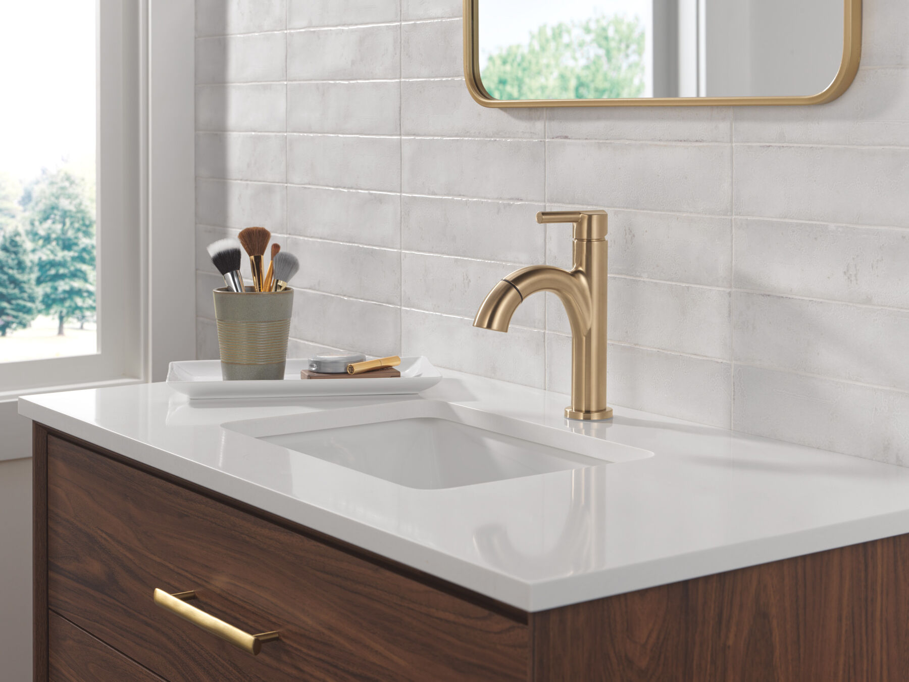 Single Handle Pull-Down Bathroom Faucet