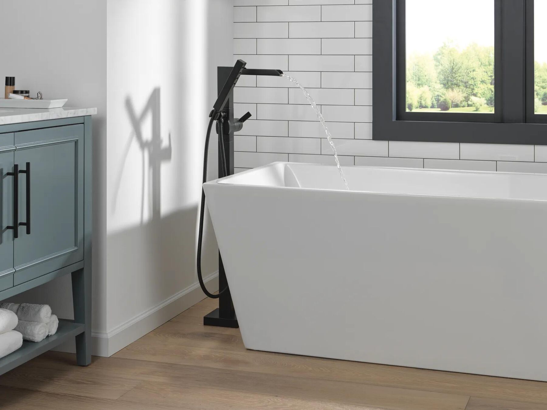 Floor Mount Tub Filler Trim w/ HS (Recertified)