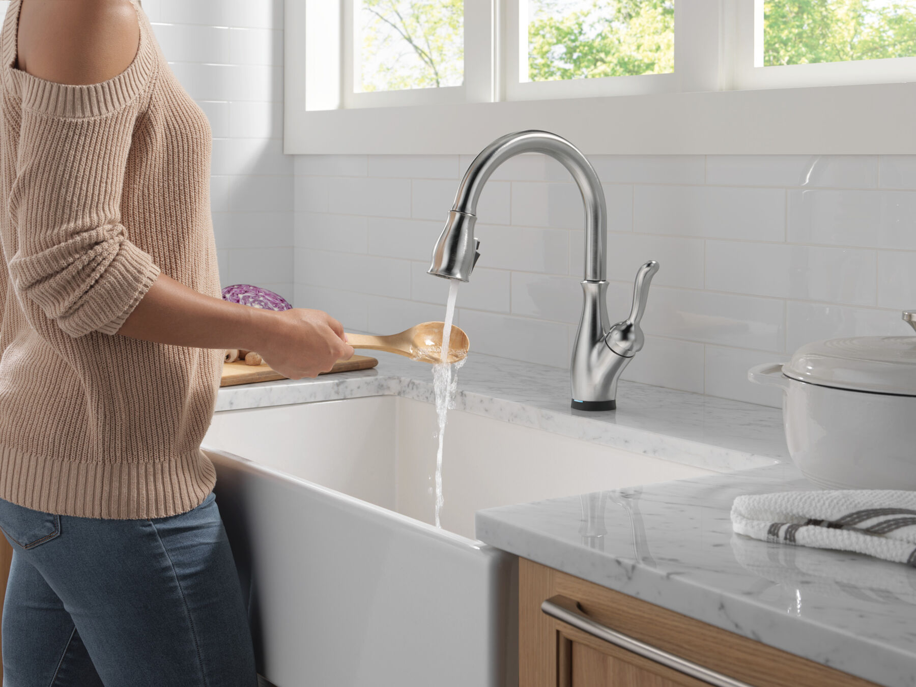 VoiceIQ&reg; Kitchen Faucet with Touch<sub>2</sub>O&reg; Technology with Touchless Technology