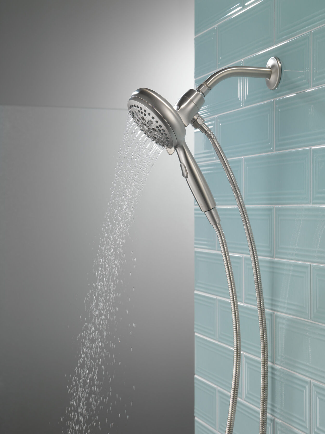 7-Setting SureDock&reg; Magnetic Hand Shower