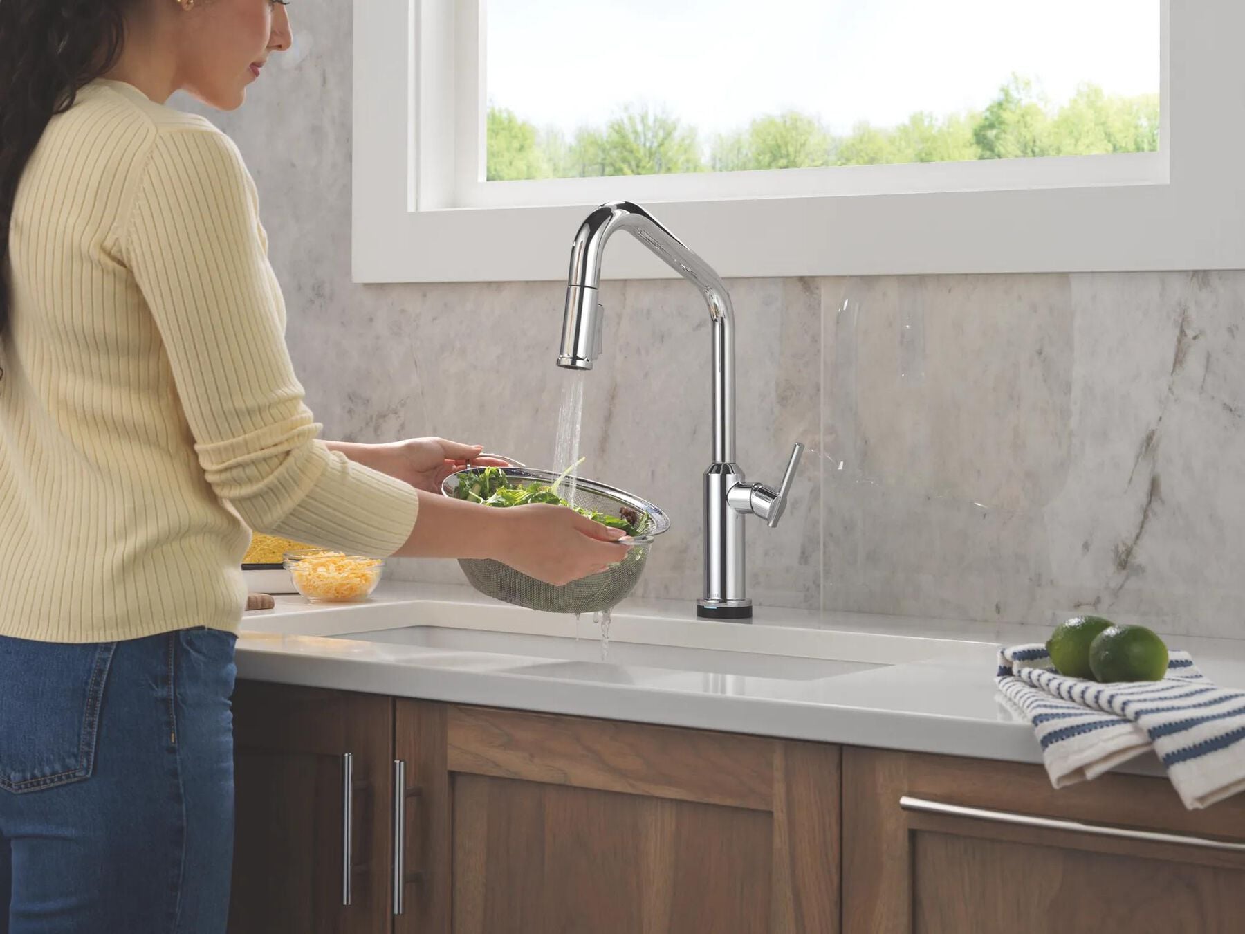 Touch2O&reg; Technology Kitchen Faucet with Touchless Technology
