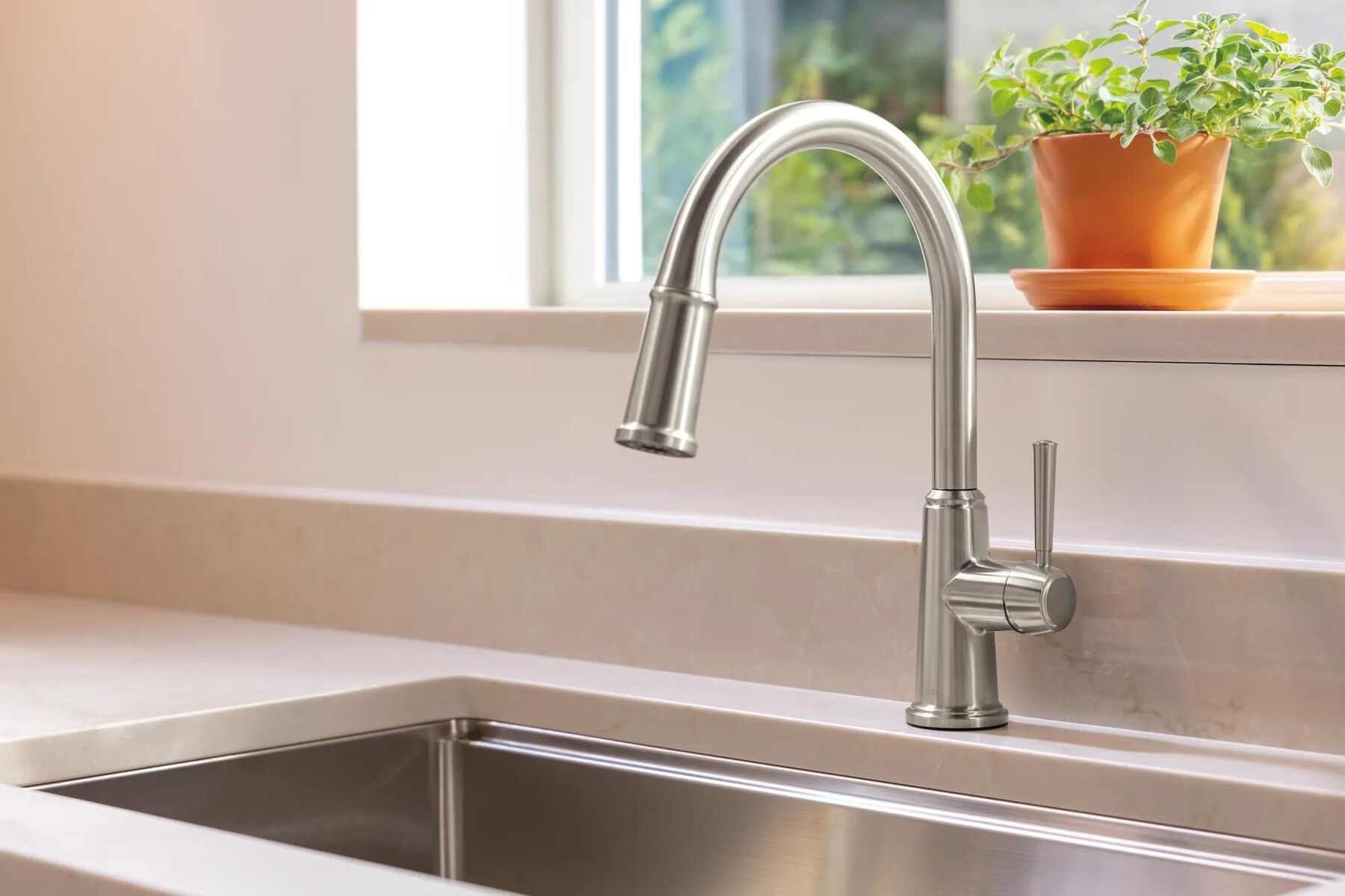 Single Handle Pull-Down Kitchen Faucet