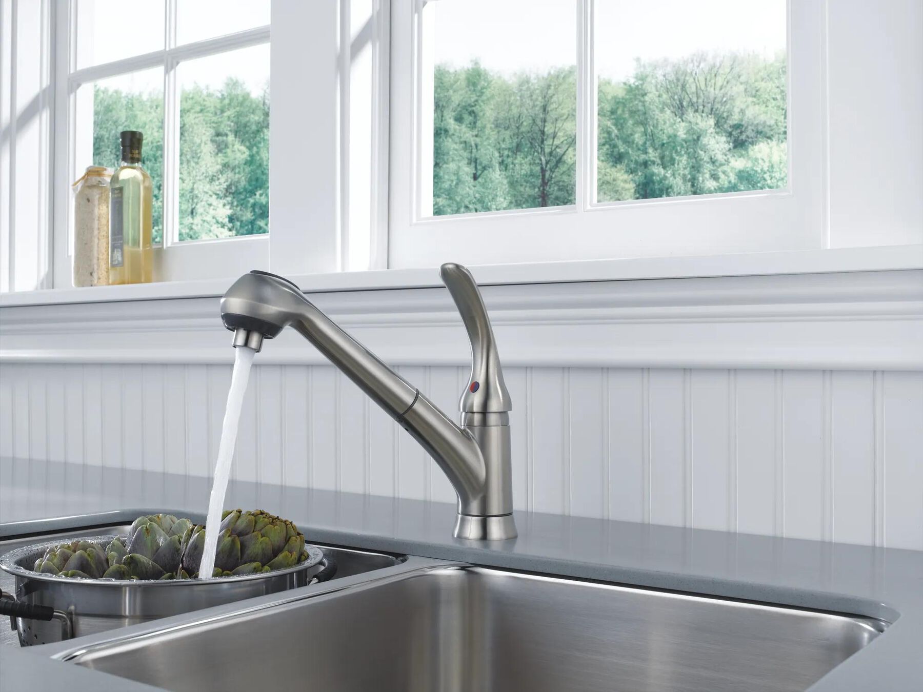 Single Handle Pull-Out Kitchen Faucet (Recertified)