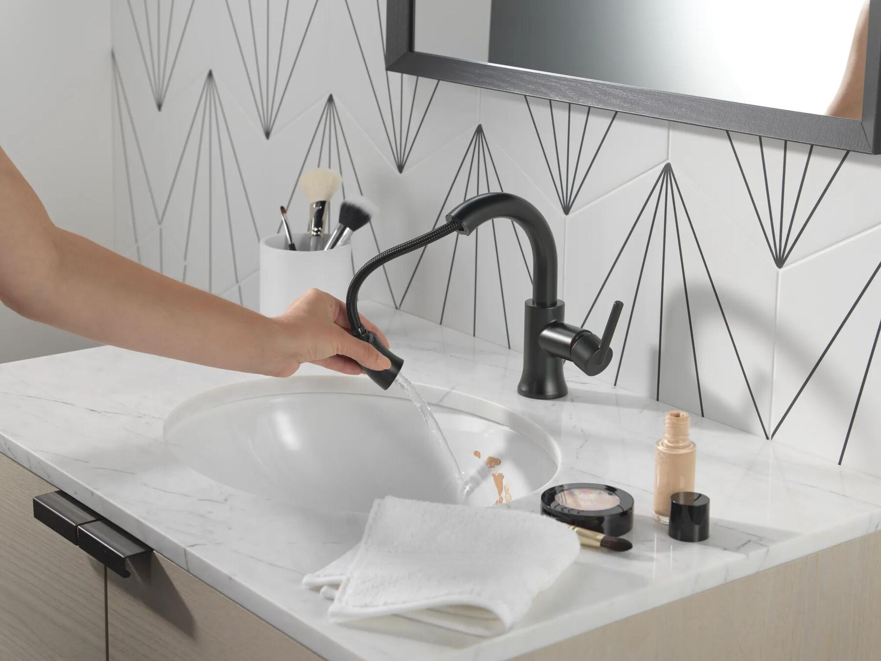 Single Handle Pull-Down Bathroom Faucet