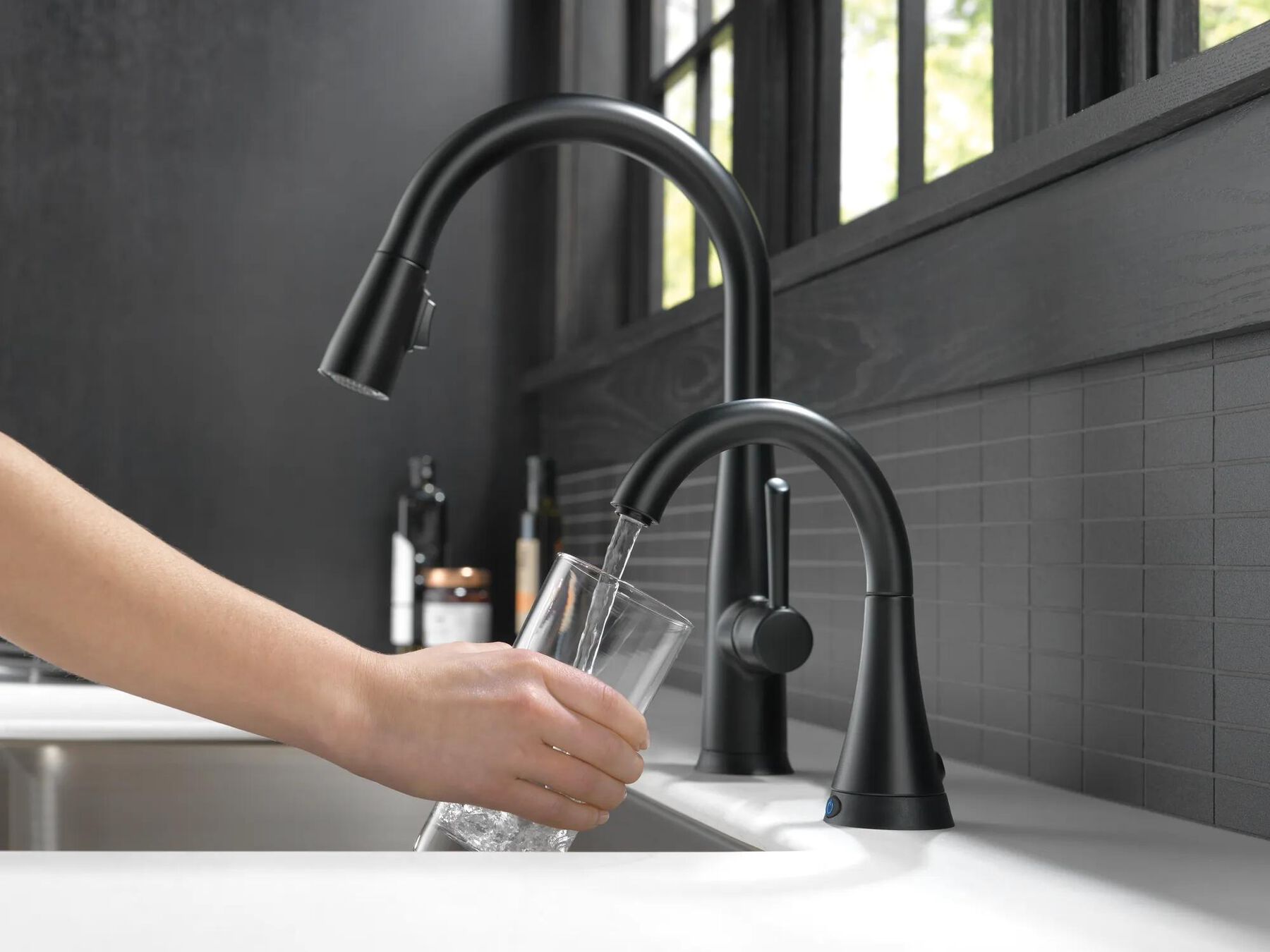 Single Handle Pull-Down Kitchen Faucet with Touch<sub>2</sub>O&reg; Technology