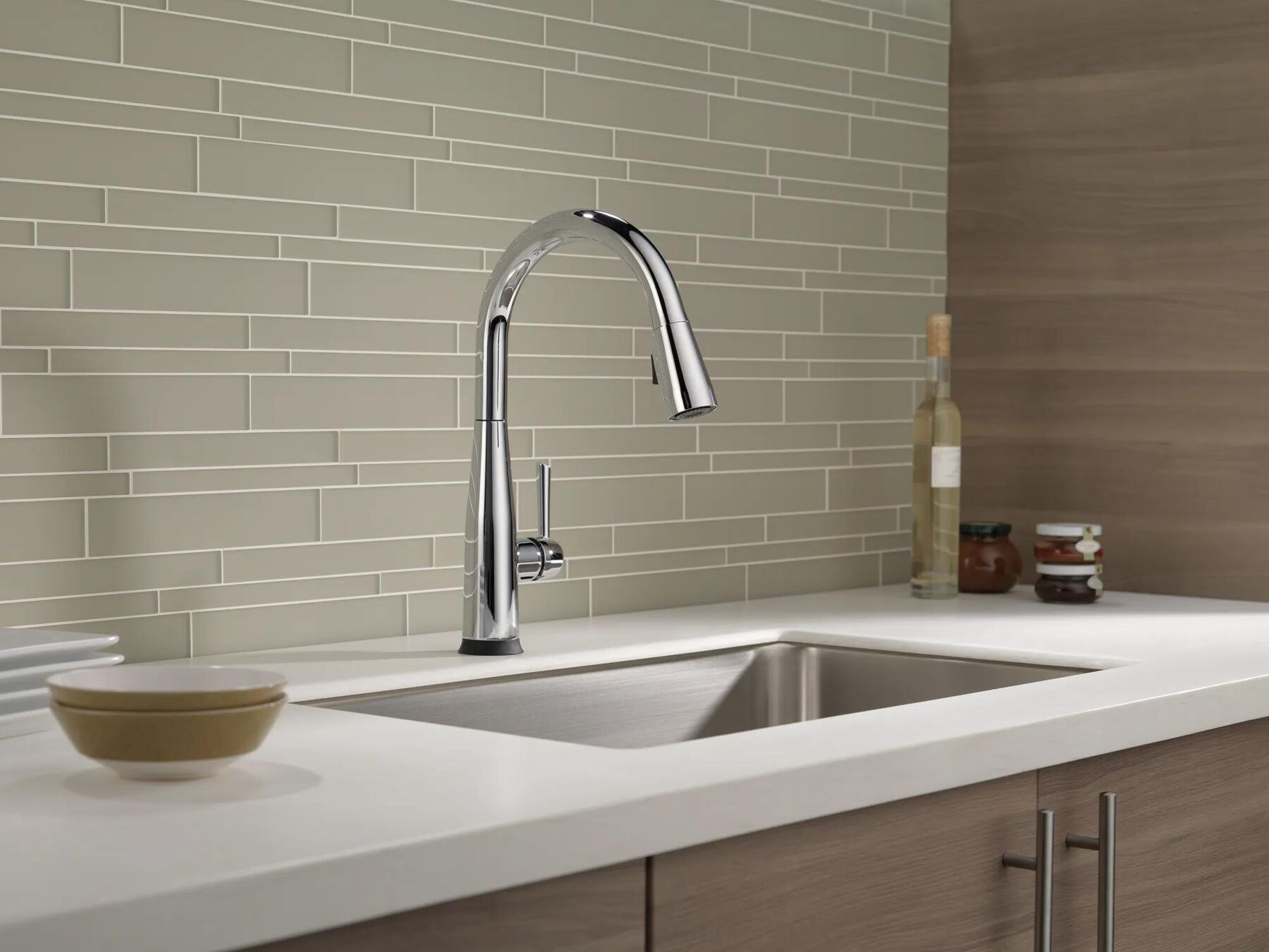 Single Handle Pull-Down Kitchen Faucet with Touch<sub>2</sub>O&reg; Technology