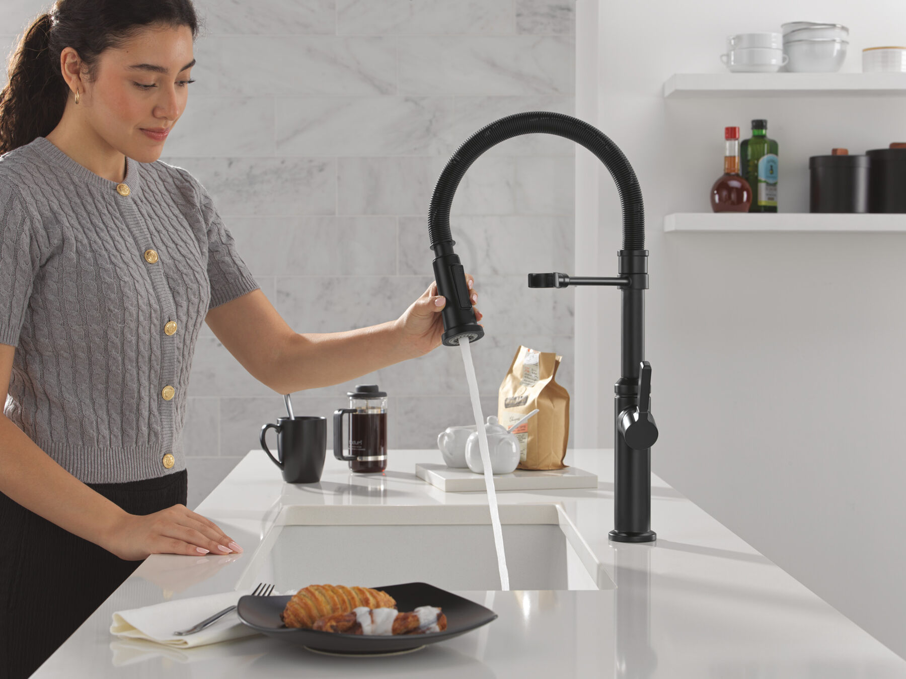 Single Handle Pull-Down Spring Kitchen Faucet