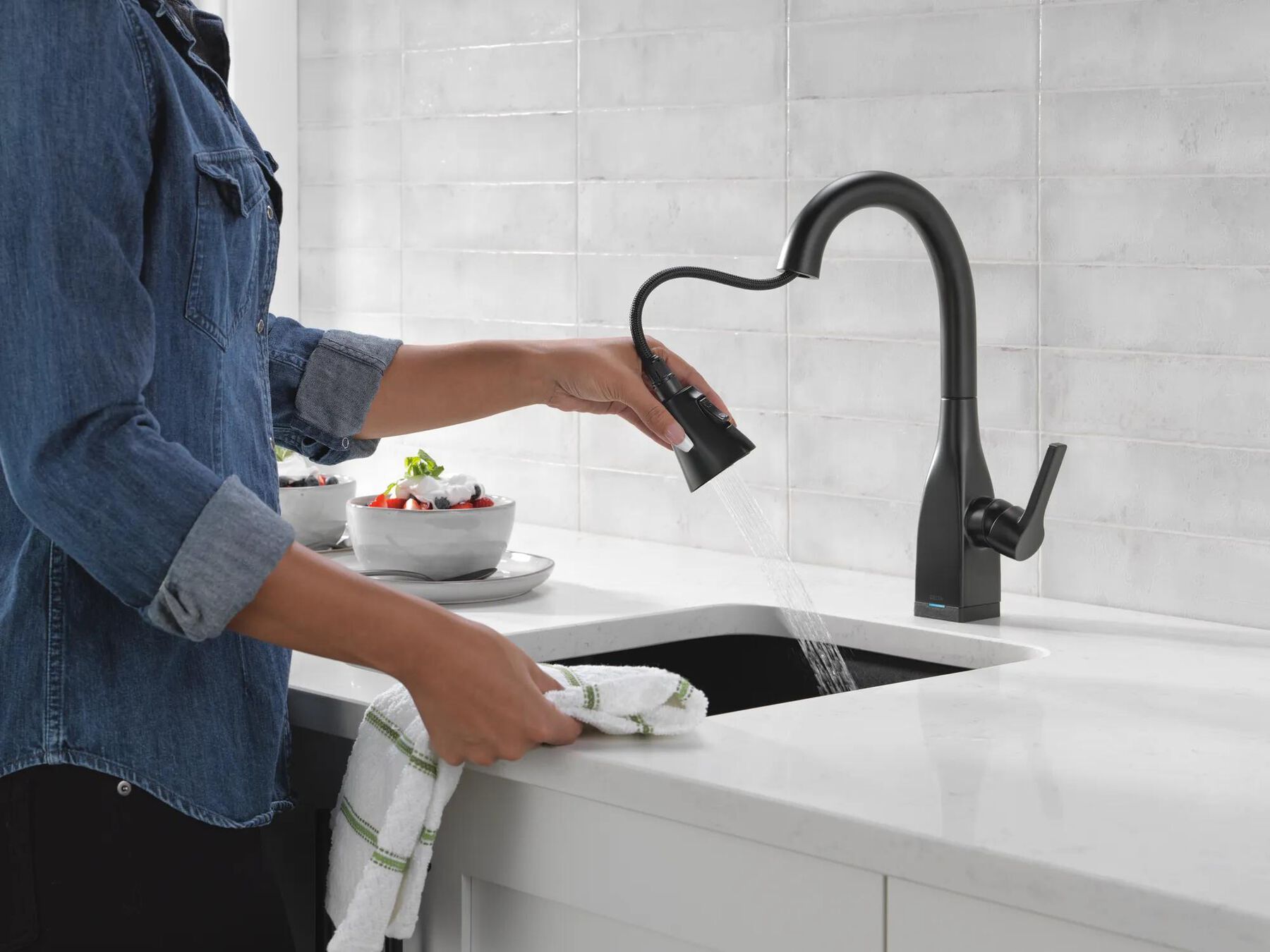 Single Handle Pull-Down Bar / Prep Faucet With Touch2O&reg; Technology