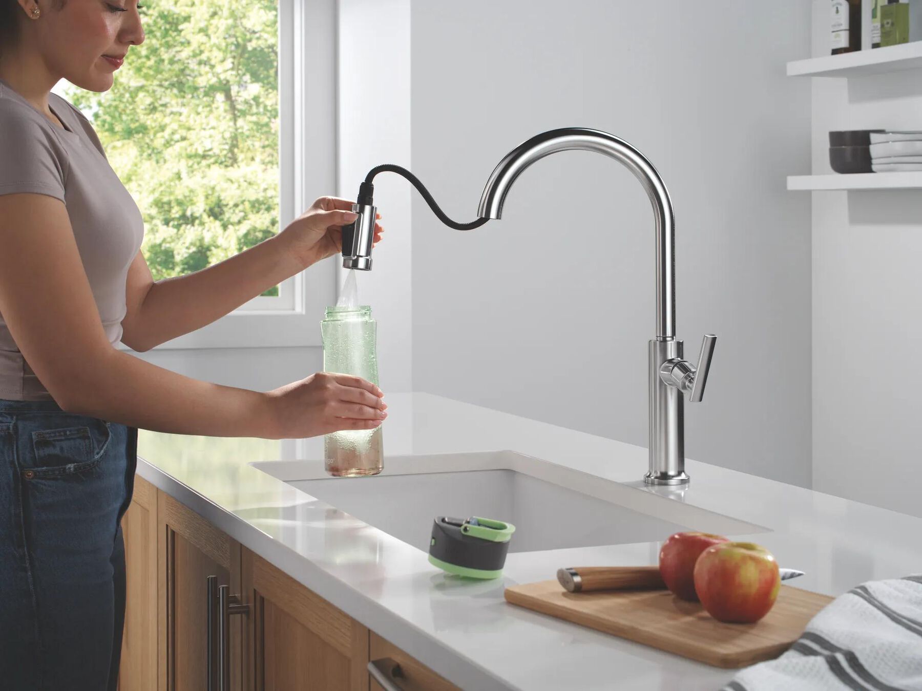 Single Handle Pull-Down Kitchen Faucet