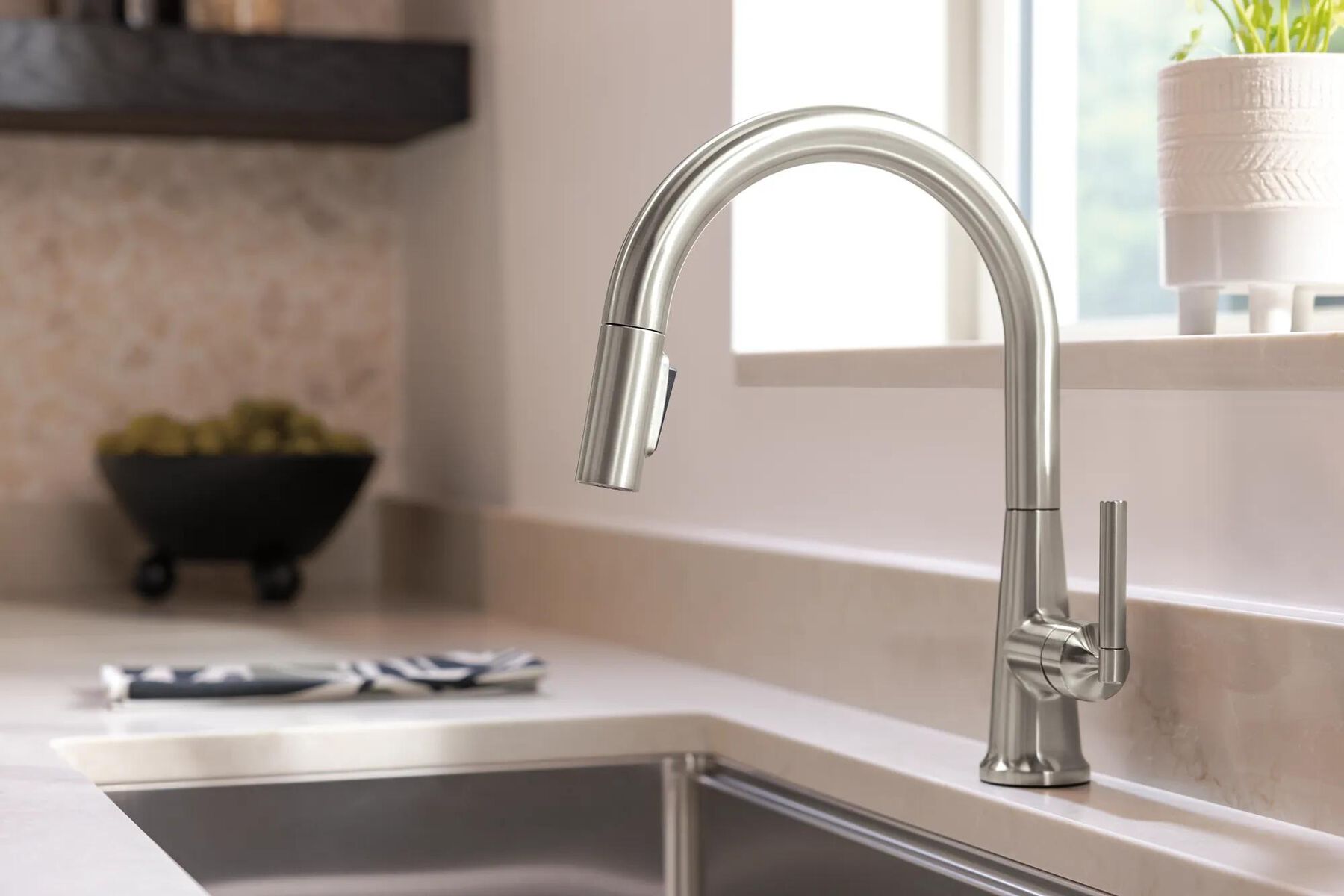 Single Handle Pull-Down Kitchen Faucet
