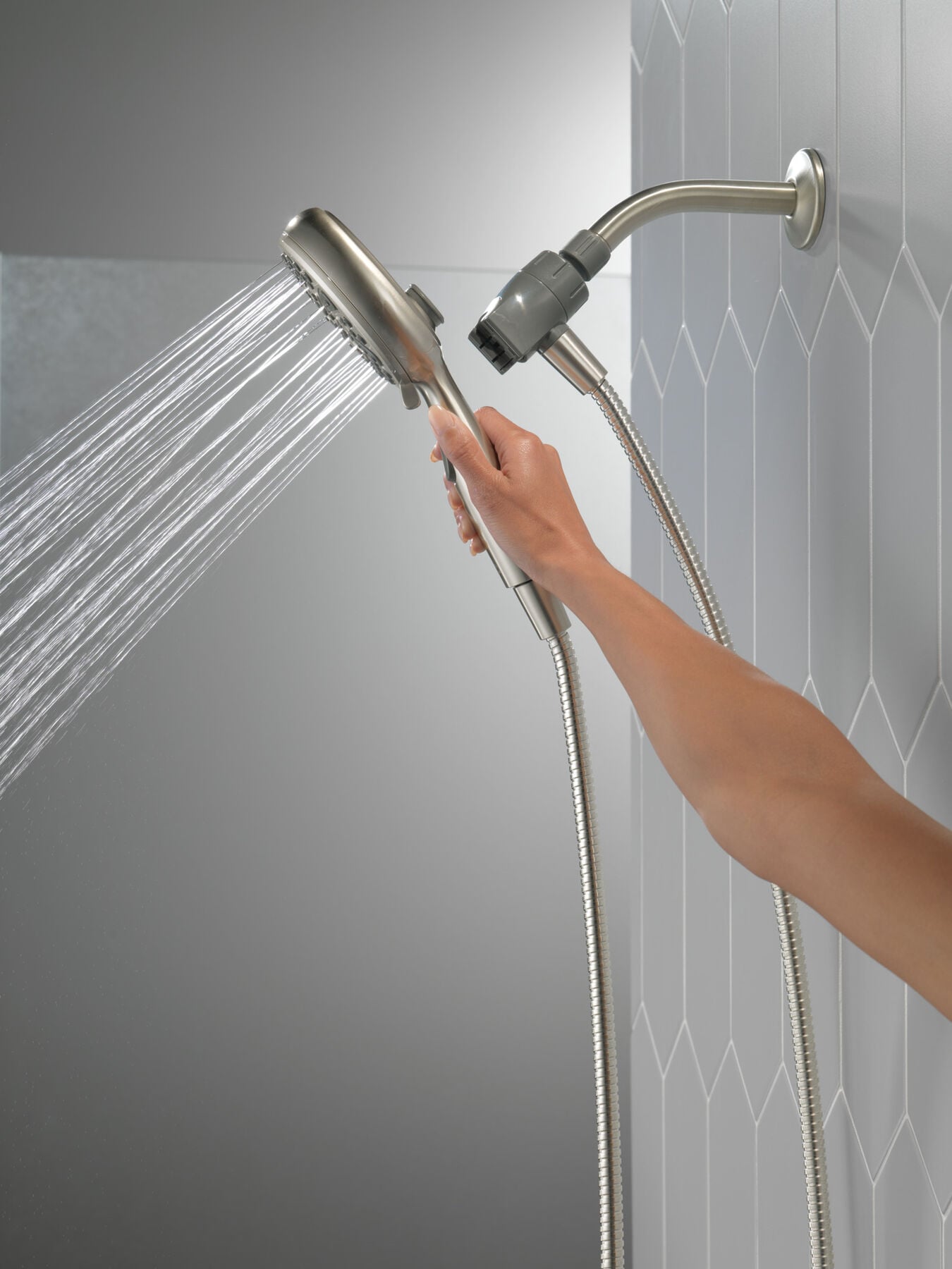 6-Setting SureDock&reg; Magnetic Hand Shower
