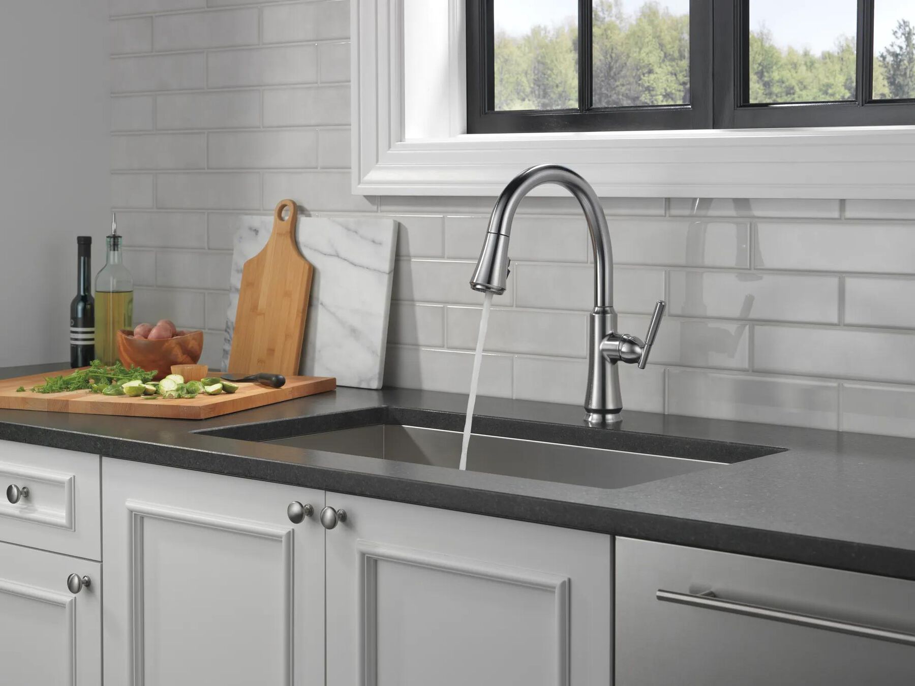 Single Handle Pull Down Kitchen Faucet (Recertified)