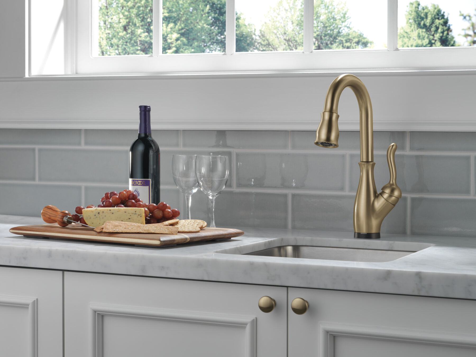 Single Handle Pull-Down Bar/Prep Faucet with Touch2O&reg; Technology