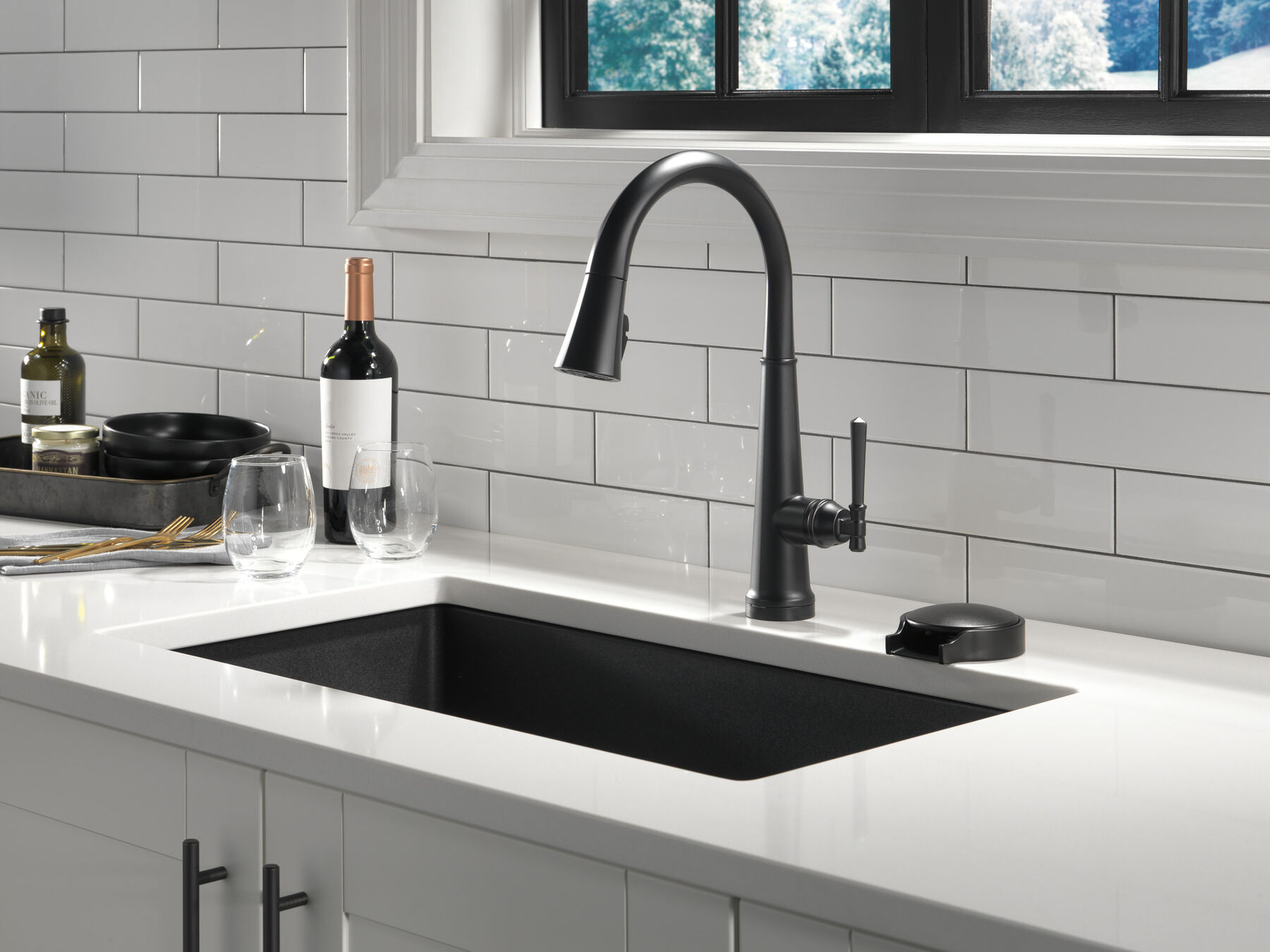 Single Handle Pull-Down Kitchen Faucet with Touch<sub>2</sub>O&reg; Technology