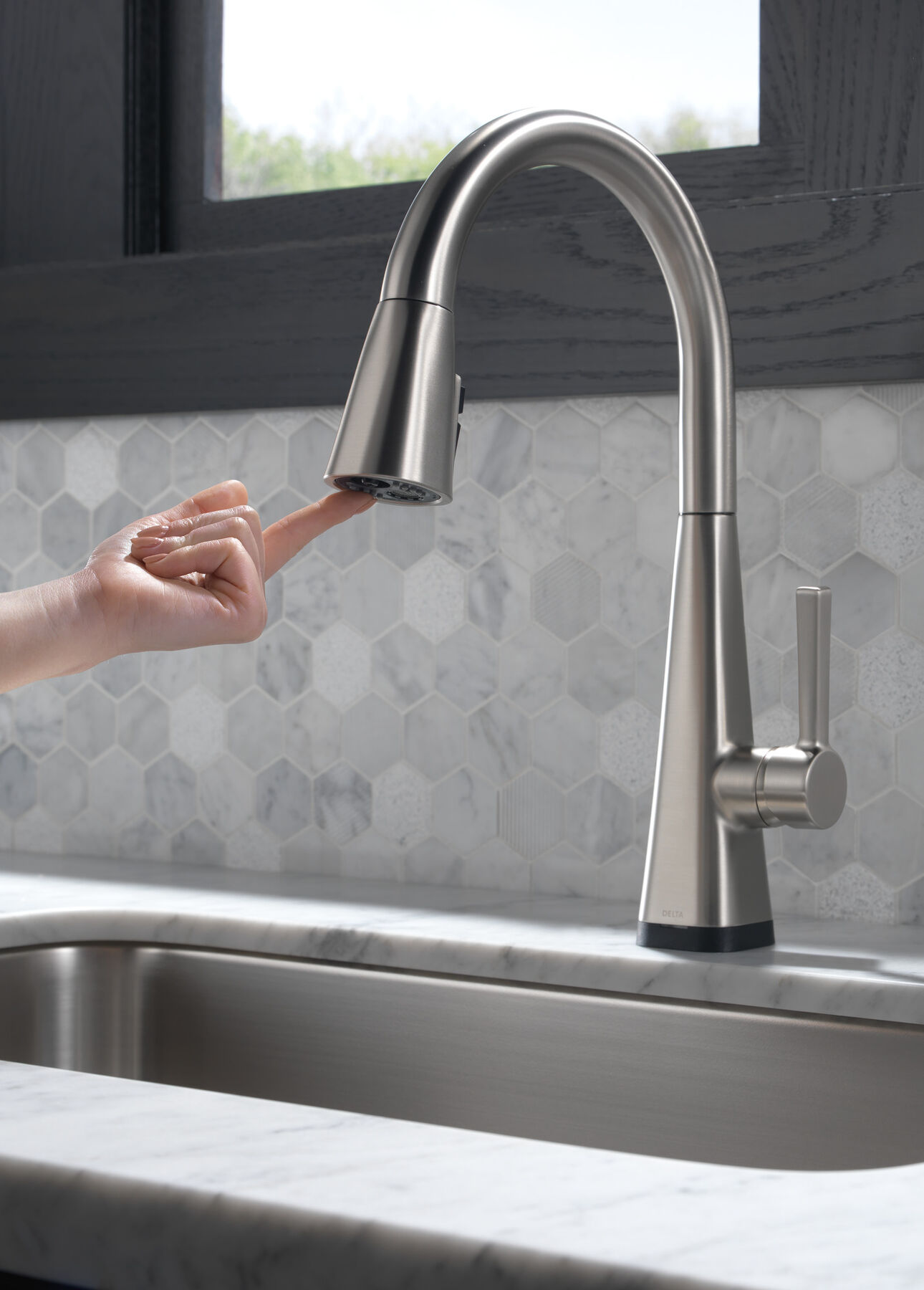 Single-Handle Pull-Down Kitchen Faucet with Touch<sub>2</sub>O&reg; Technology
