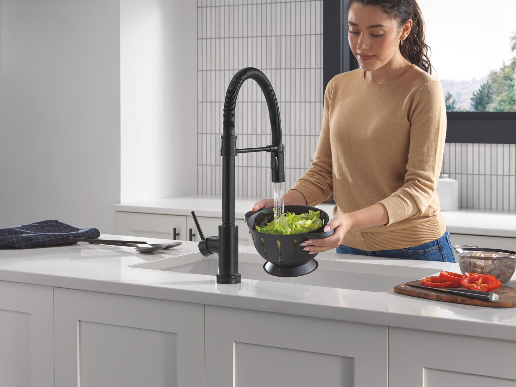 Touch<sub>2</sub>O&reg; Technology Kitchen Faucet with Touchless Technology