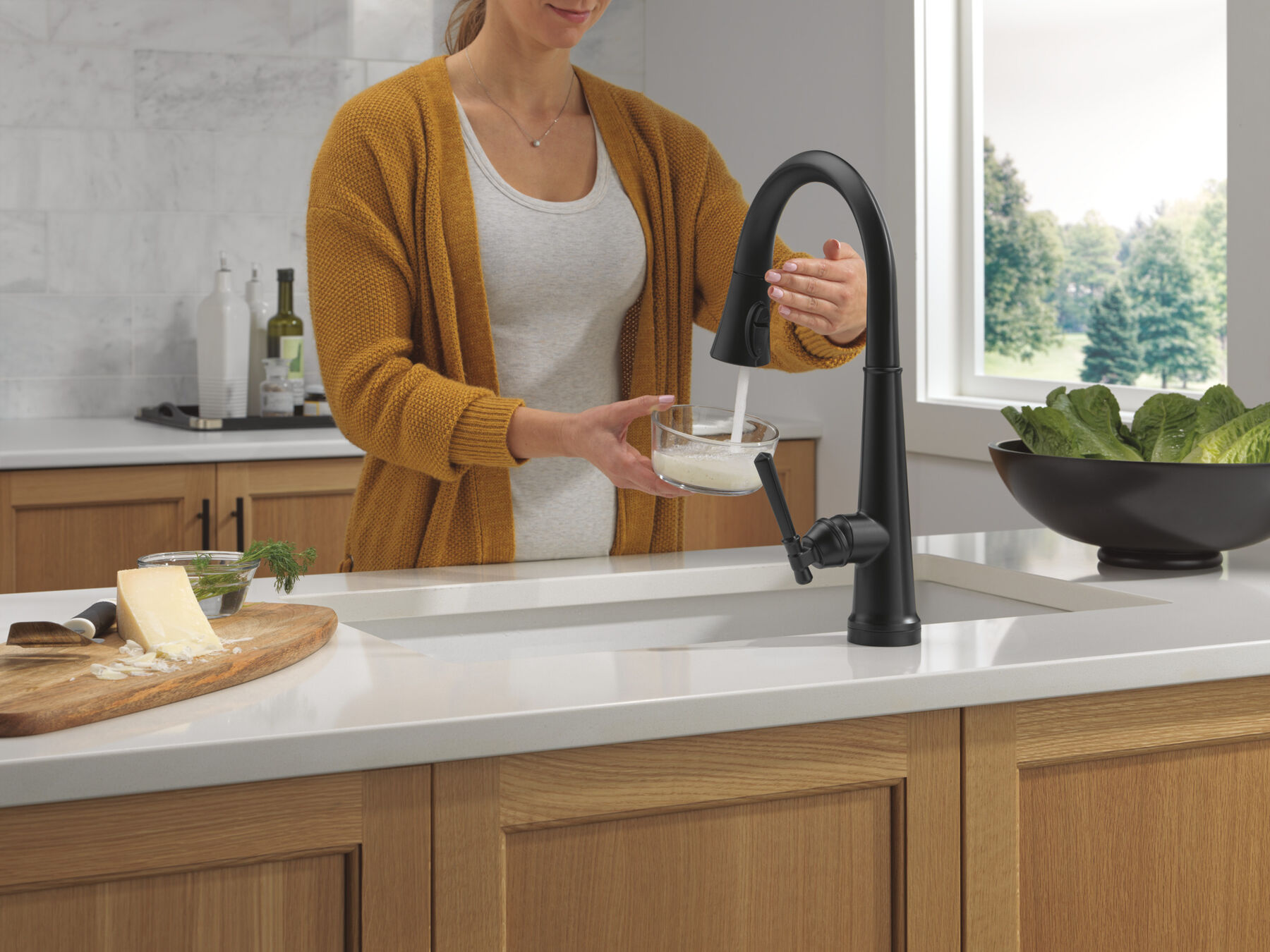 Touch<sub>2</sub>O&reg; Technology Kitchen Faucet with Touchless Technology