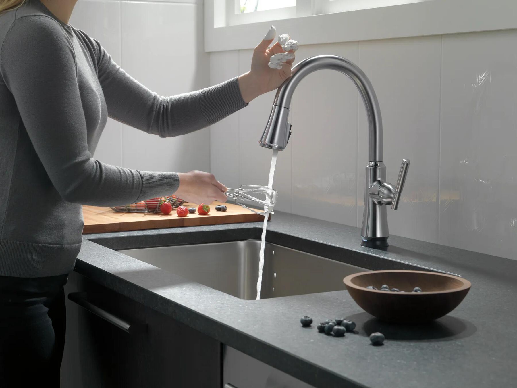 Single Handle Pull Down Kitchen Faucet with Touch<sub>2</sub>O Technology (Recertified)