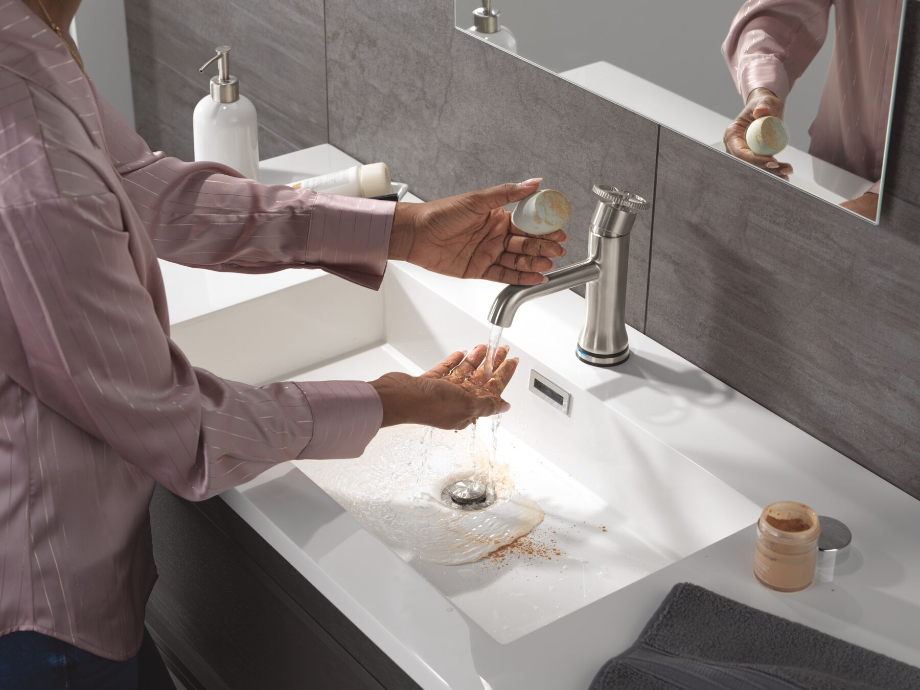 Touch2O Bathroom Faucet with Touchless Technology