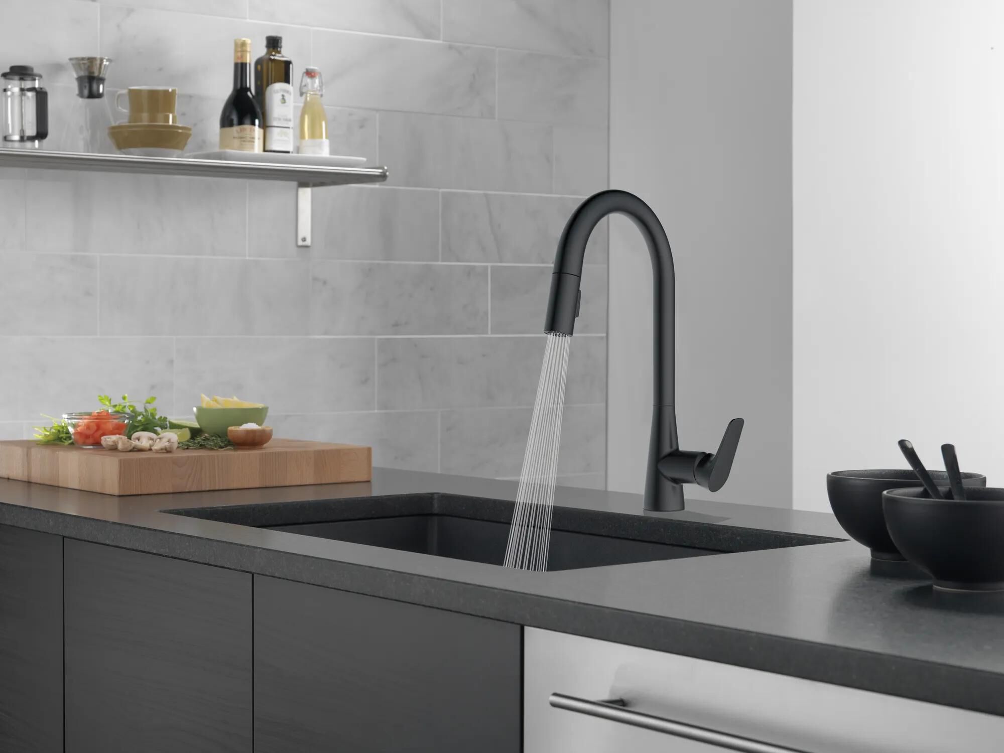 Single Handle Pull-Down Kitchen Faucet in Matte Black 91355-BL