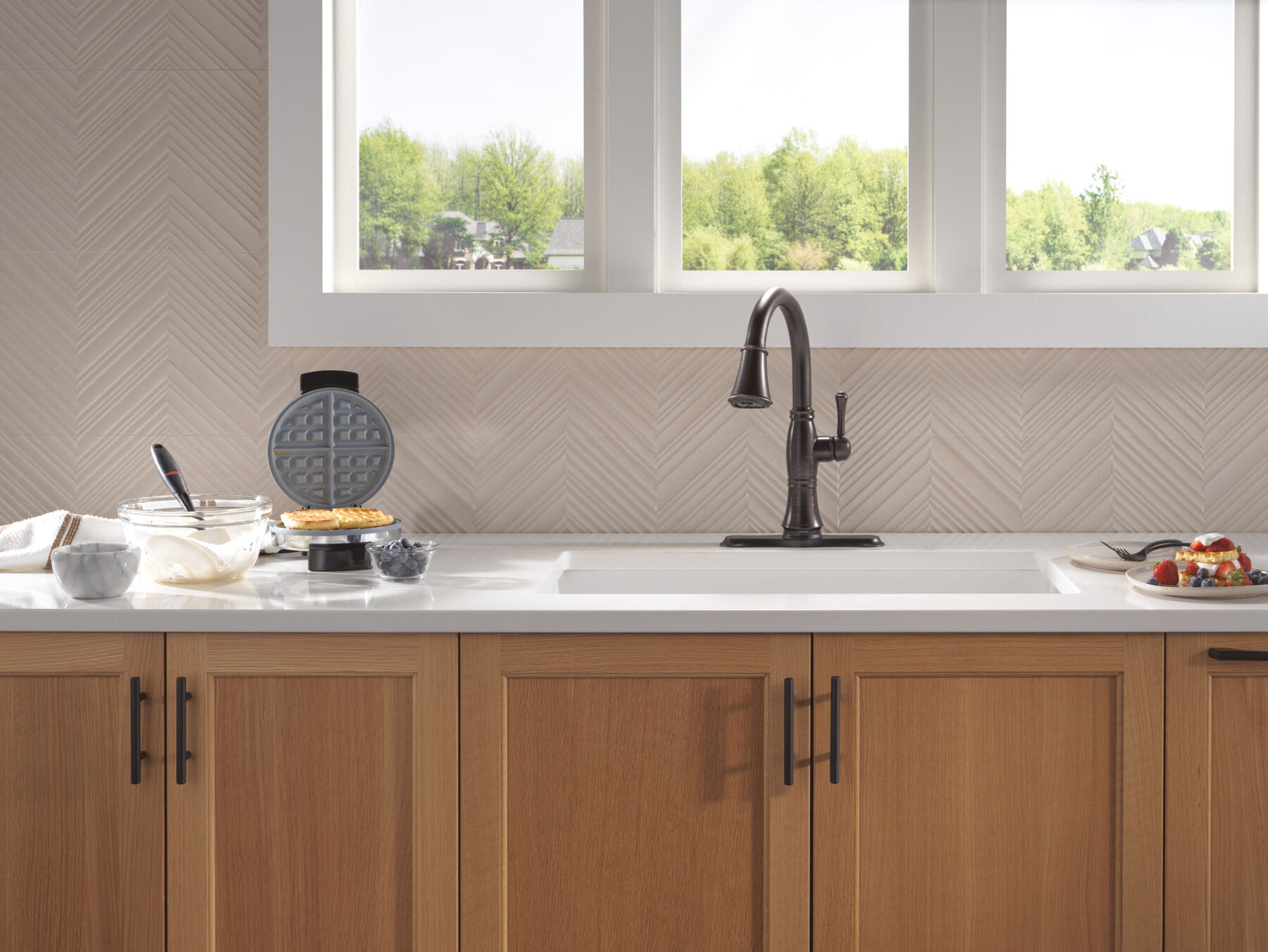 Touch<sub>2</sub>O&reg; Technology Kitchen Faucet with Touchless Technology