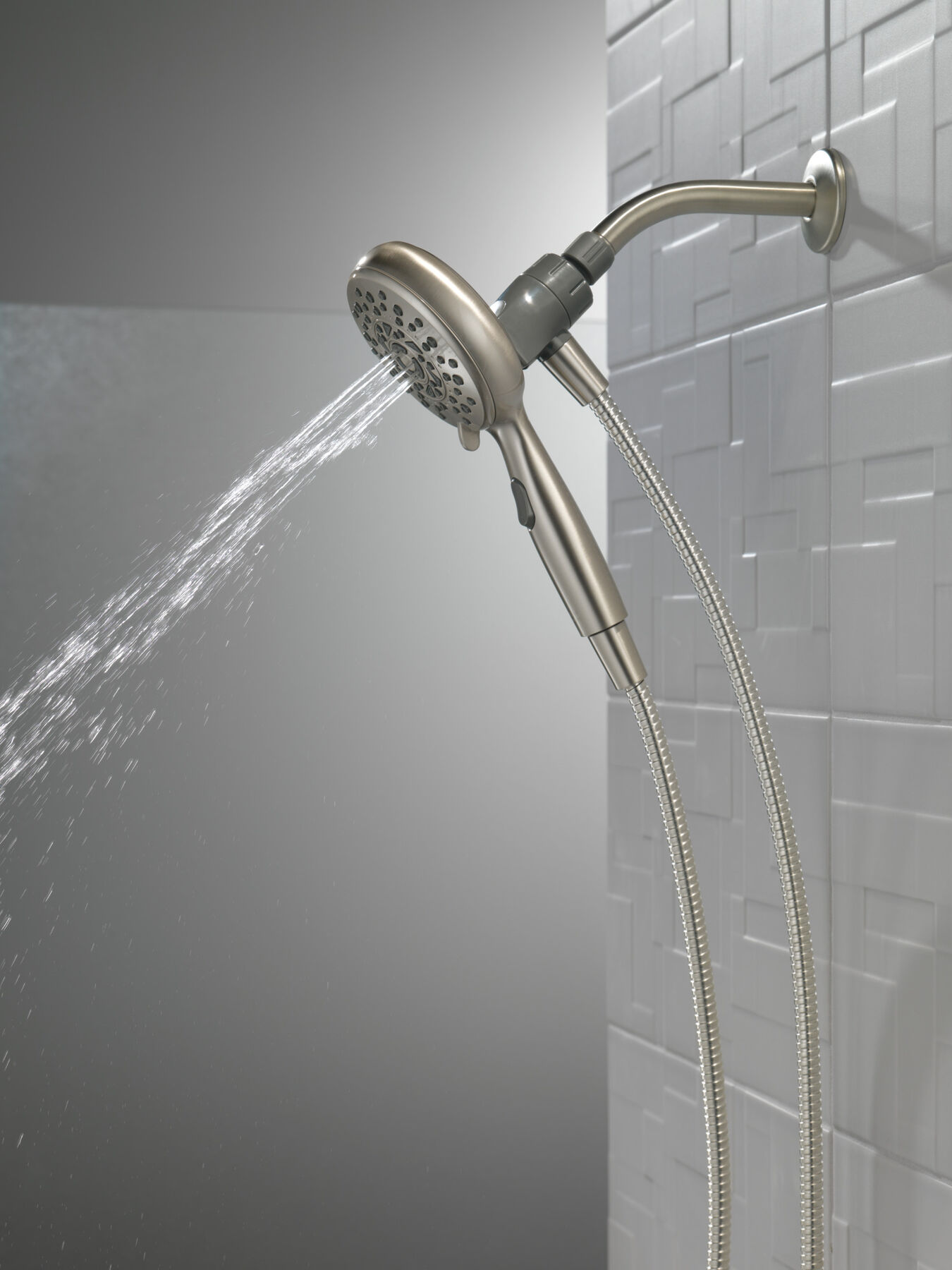 6-Setting SureDock&reg; Magnetic Hand Shower