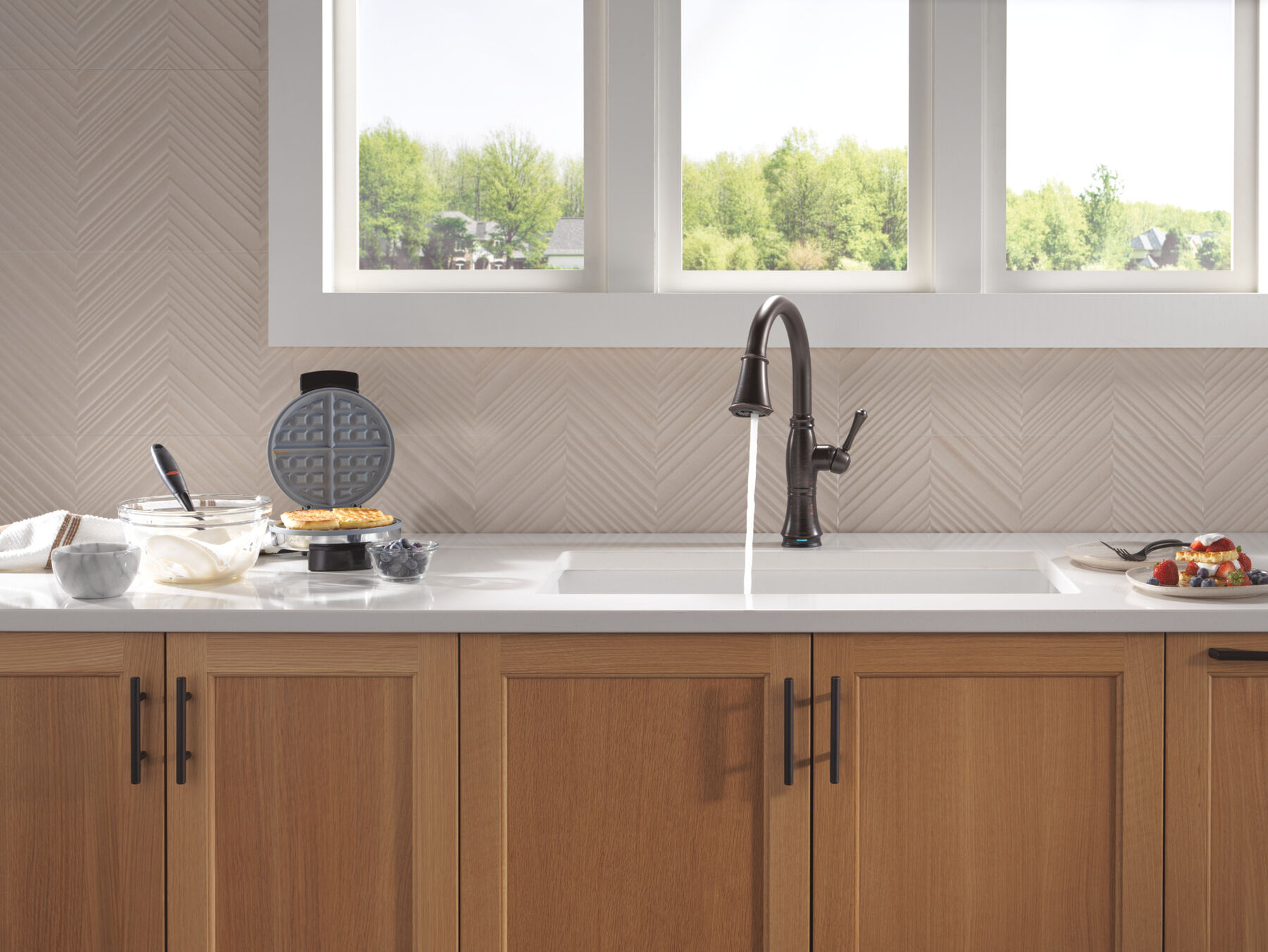 Touch<sub>2</sub>O&reg; Technology Kitchen Faucet with Touchless Technology