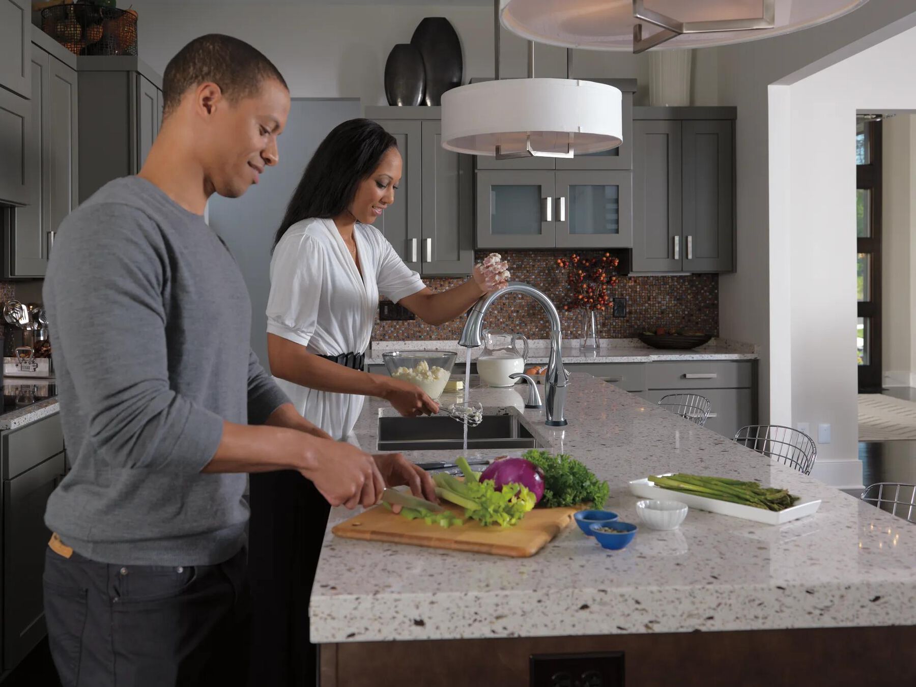 Single Handle Pull-Down Kitchen Faucet with Touch<sub>2</sub>O&reg; and ShieldSpray&reg; Technologies