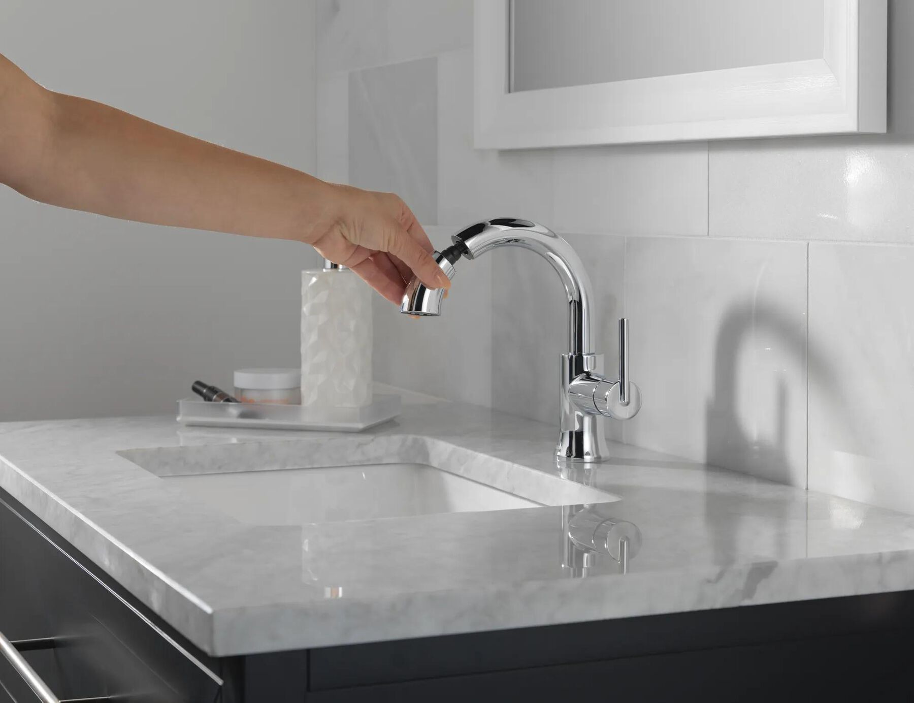 Single Handle Pull-Down Bathroom Faucet (Recertified)