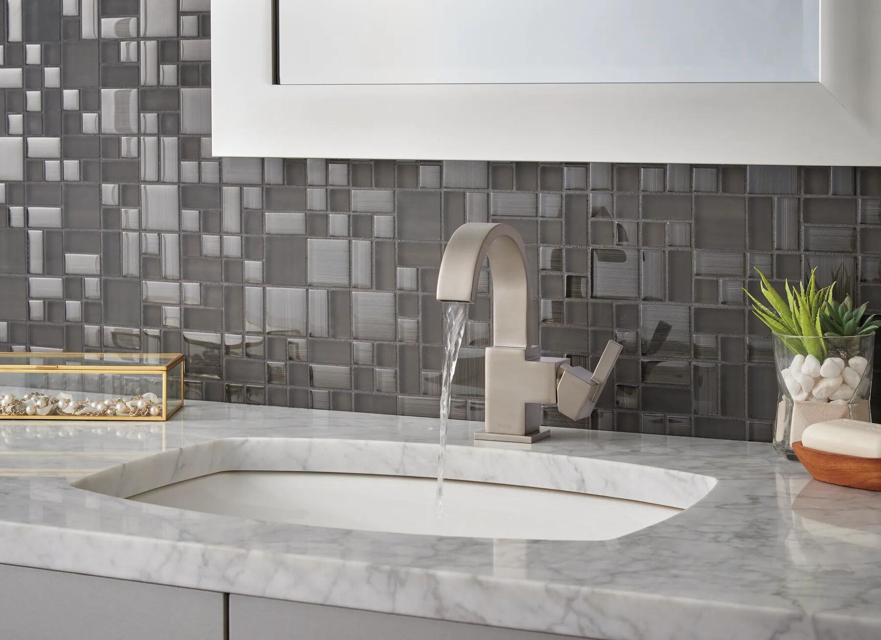 Single Handle Bathroom Faucet (Recertified)