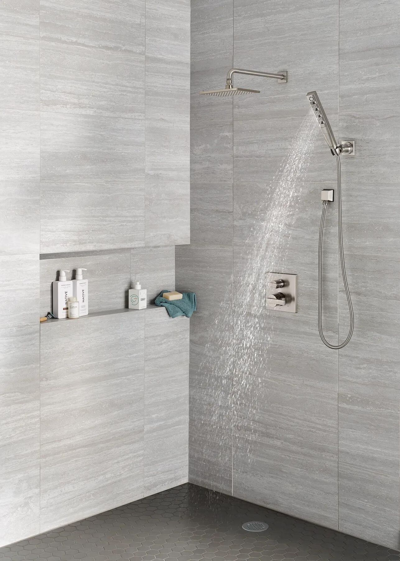 Angular Modern Monitor&reg; 14 Series Valve Trim with 3-Setting Integrated Diverter