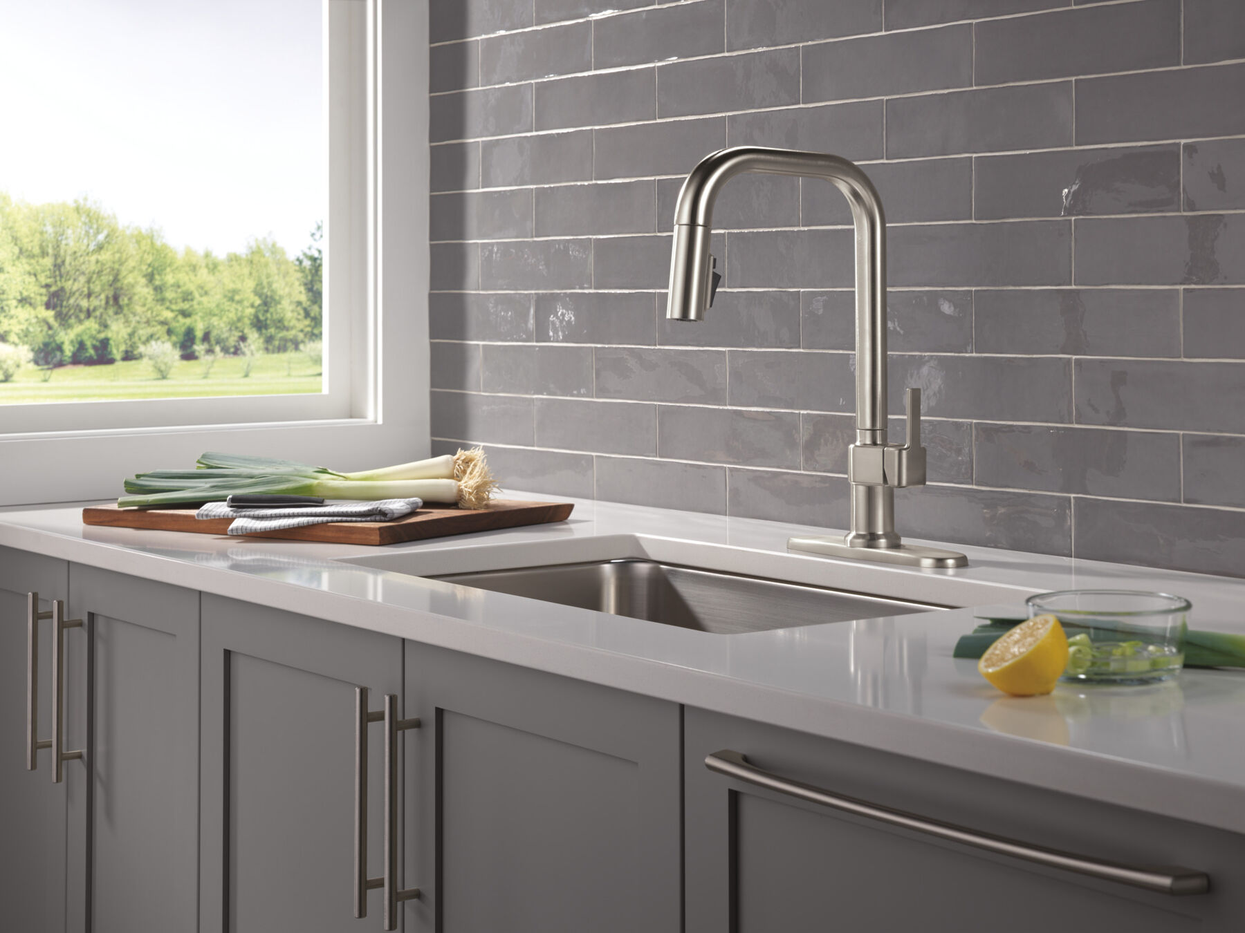 Single Handle Pull-Down Kitchen Faucet