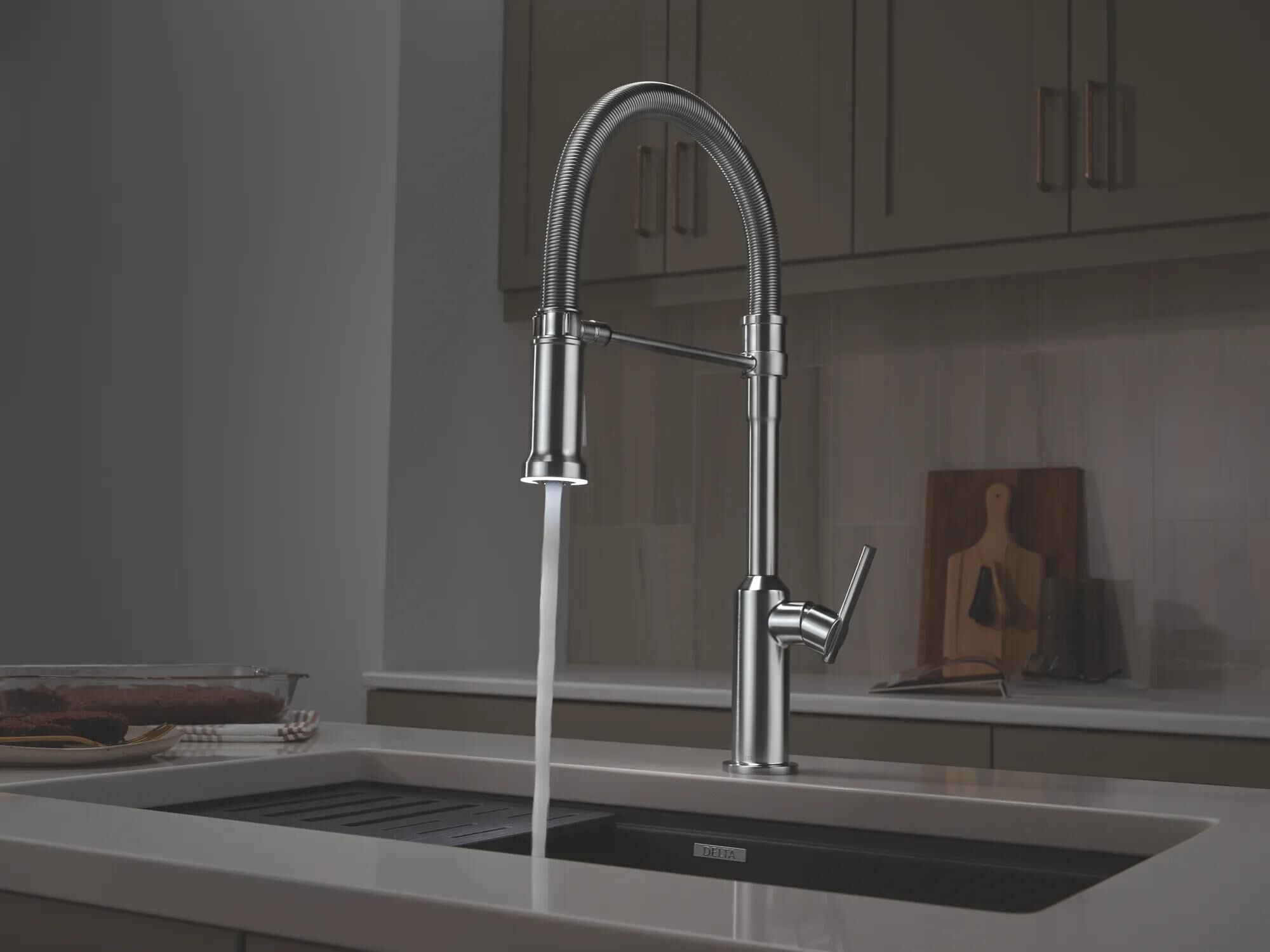 Single Handle Pull-Down Kitchen Faucet With Spring Spout in