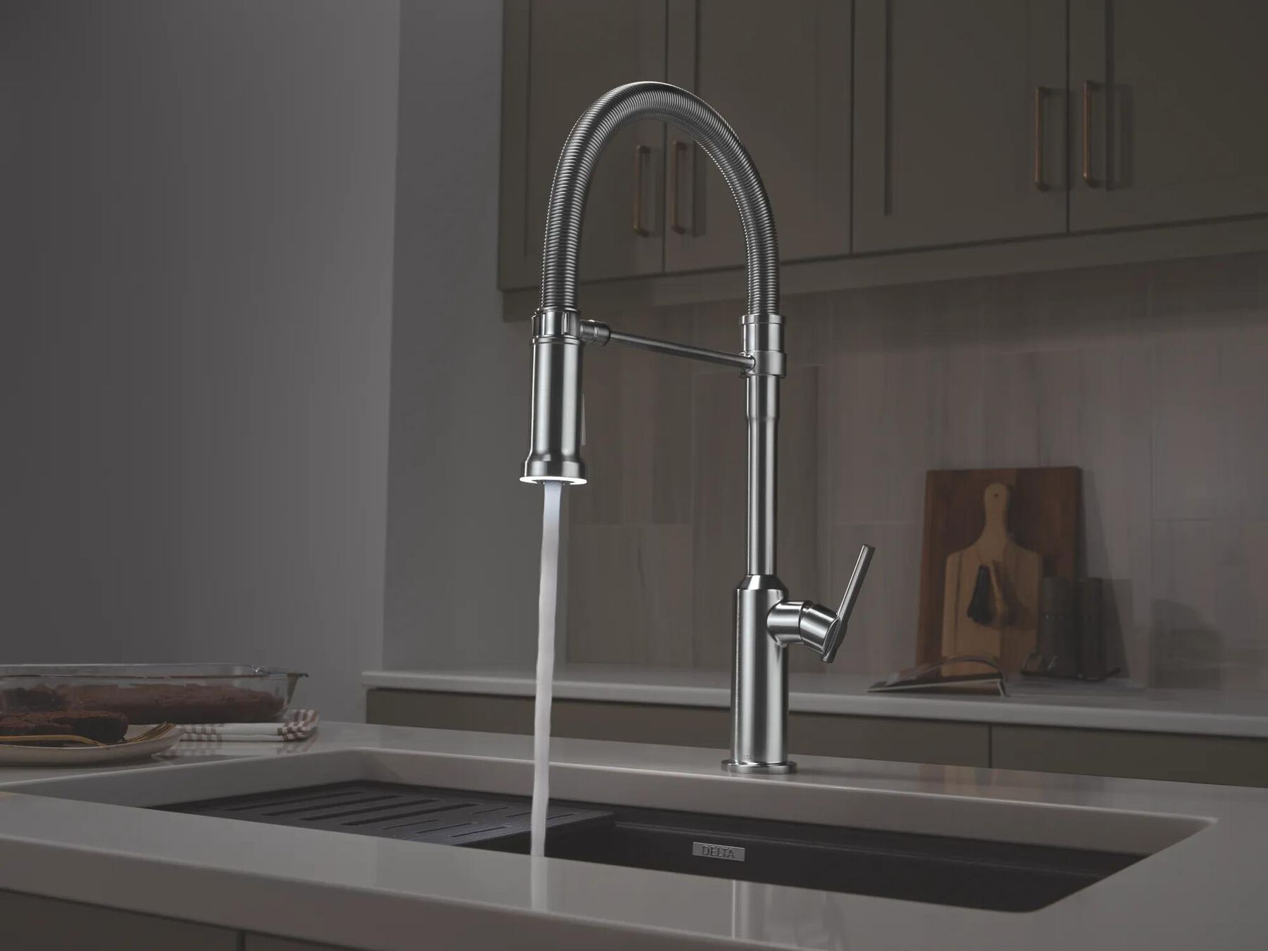 Single Handle Pull-Down Kitchen Faucet With Spring Spout