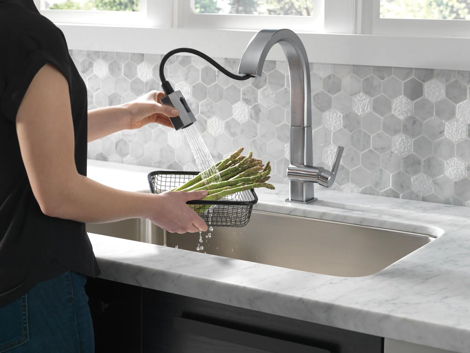 Single Handle Pull-Down Kitchen Faucet