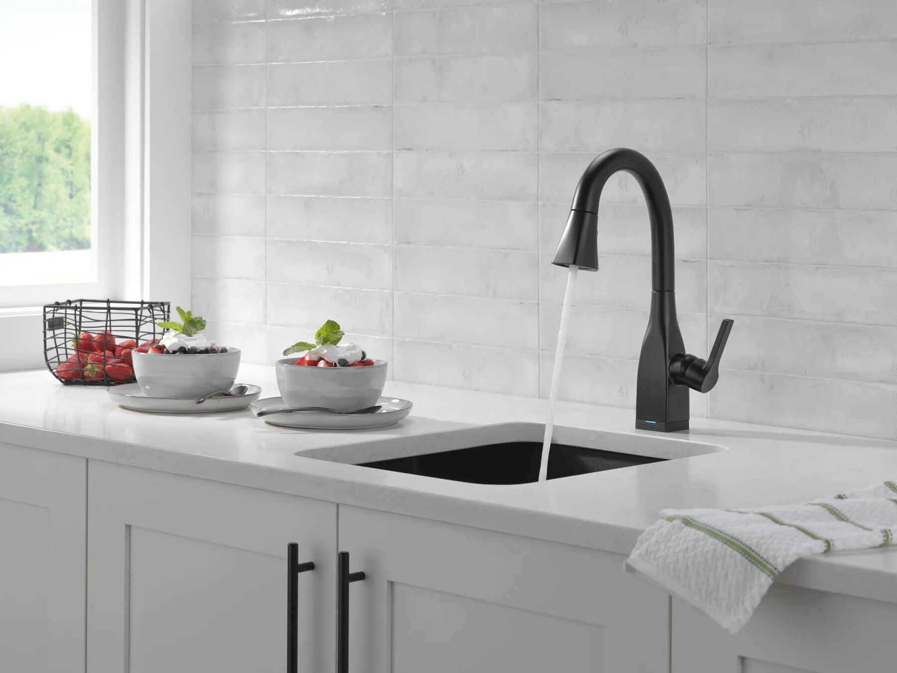 Single Handle Pull-Down Bar / Prep Faucet With Touch2O&reg; Technology
