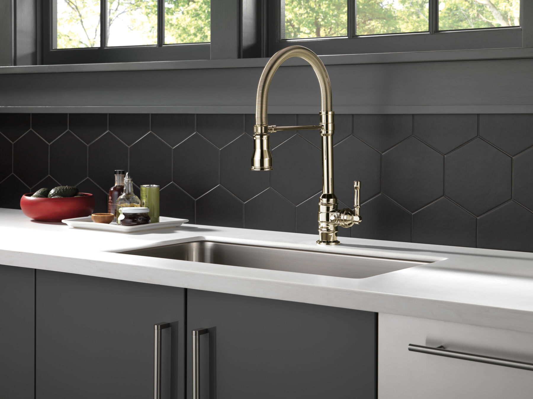 Single Handle Pull-Down Kitchen Faucet With Spring Spout