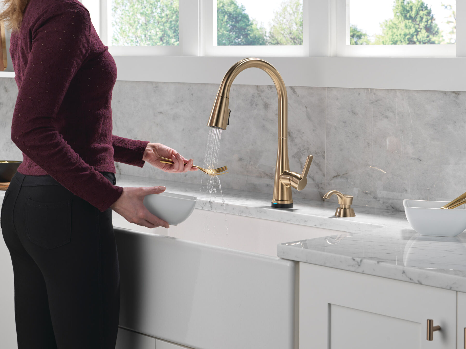 Single Handle Pull-Down Touch<sub>2</sub>O&reg; Technology Kitchen Faucet with Touchless Technology and Soap Dispenser