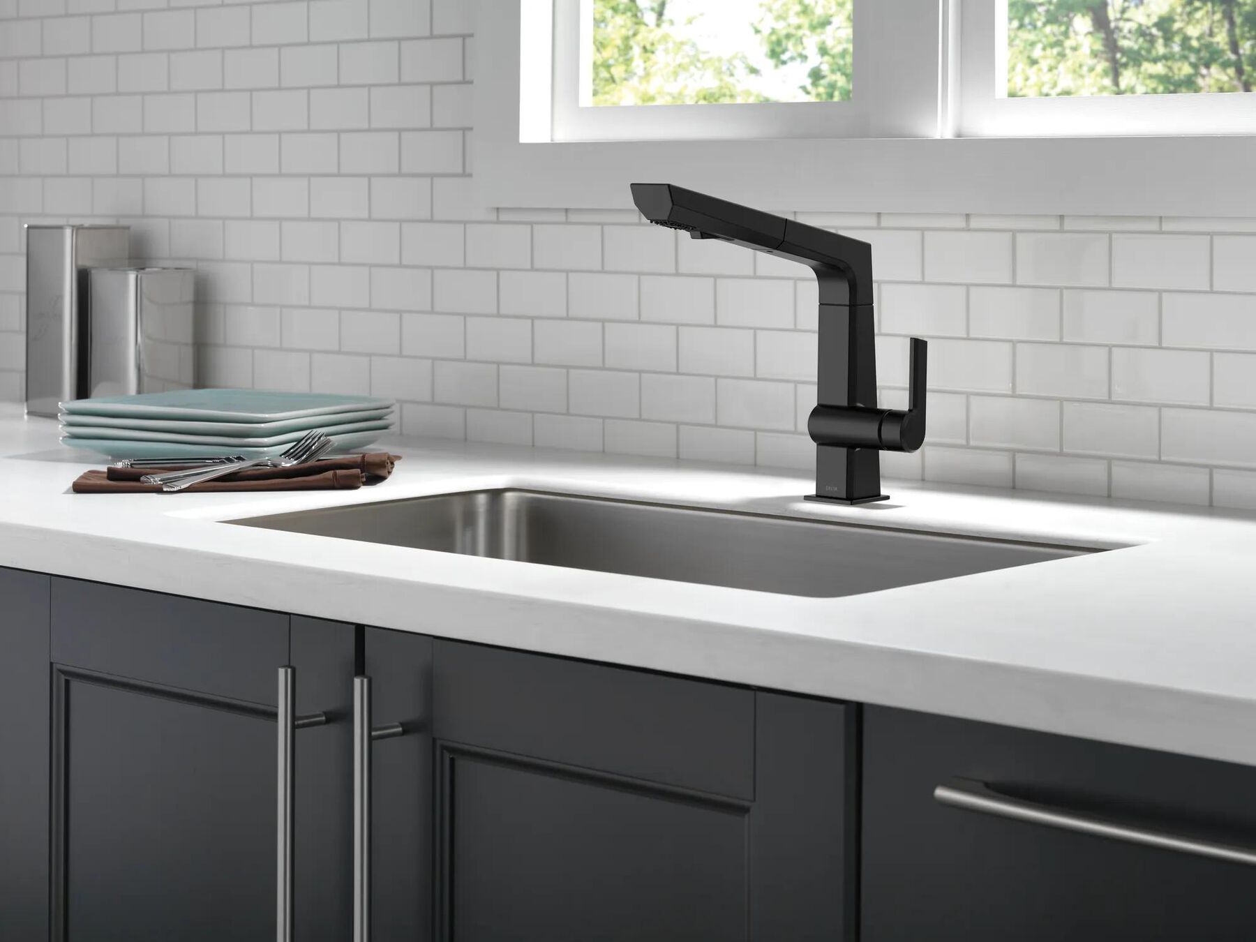 Single Handle Pull-Out Kitchen Faucet