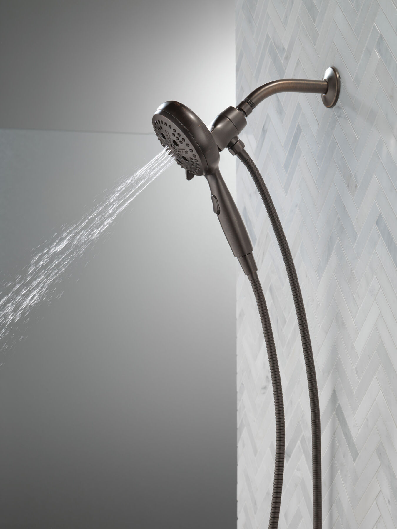 7-Setting SureDock&reg; Magnetic Hand Shower