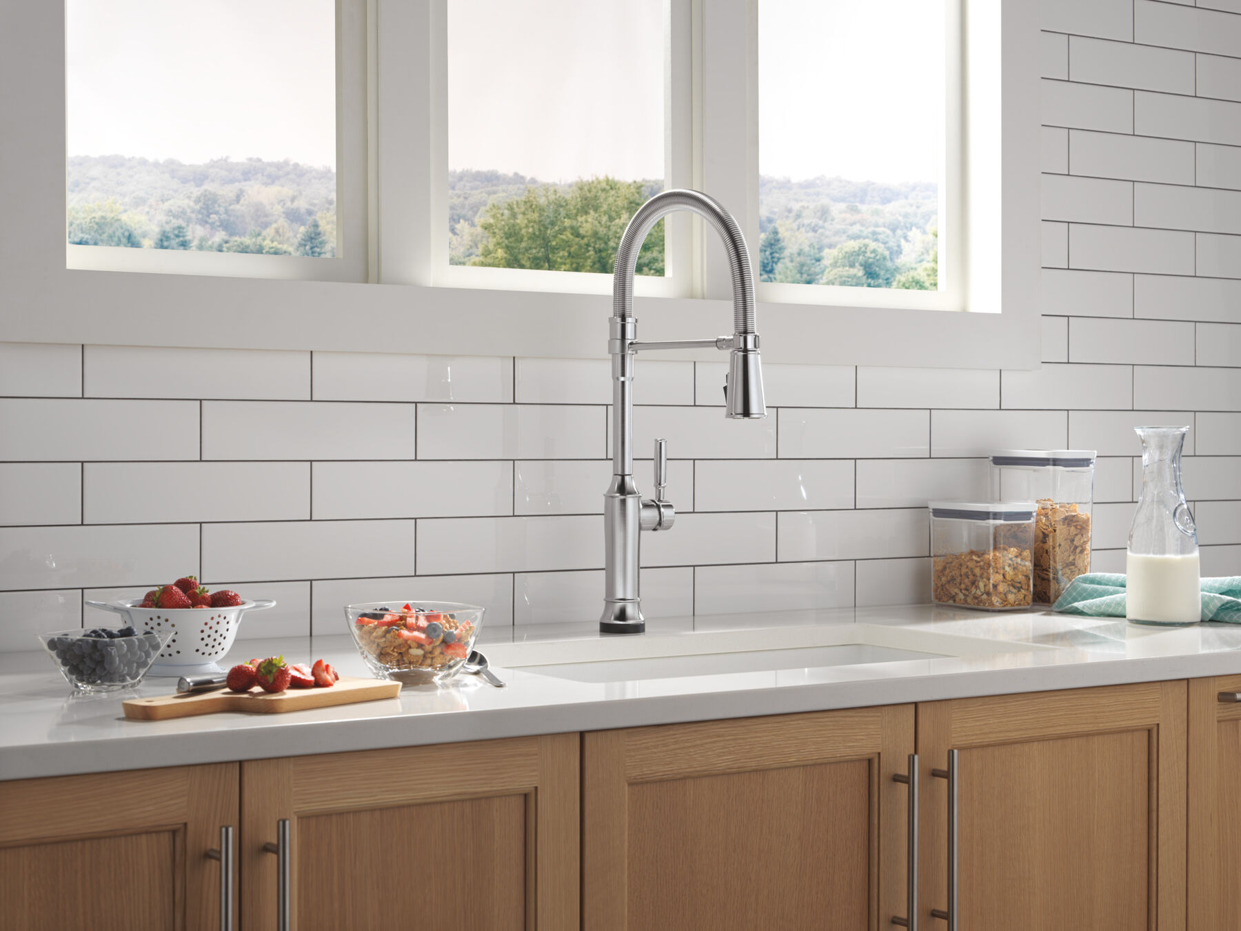 Touch2O&reg; Technology Kitchen Faucet with Touchless Technology