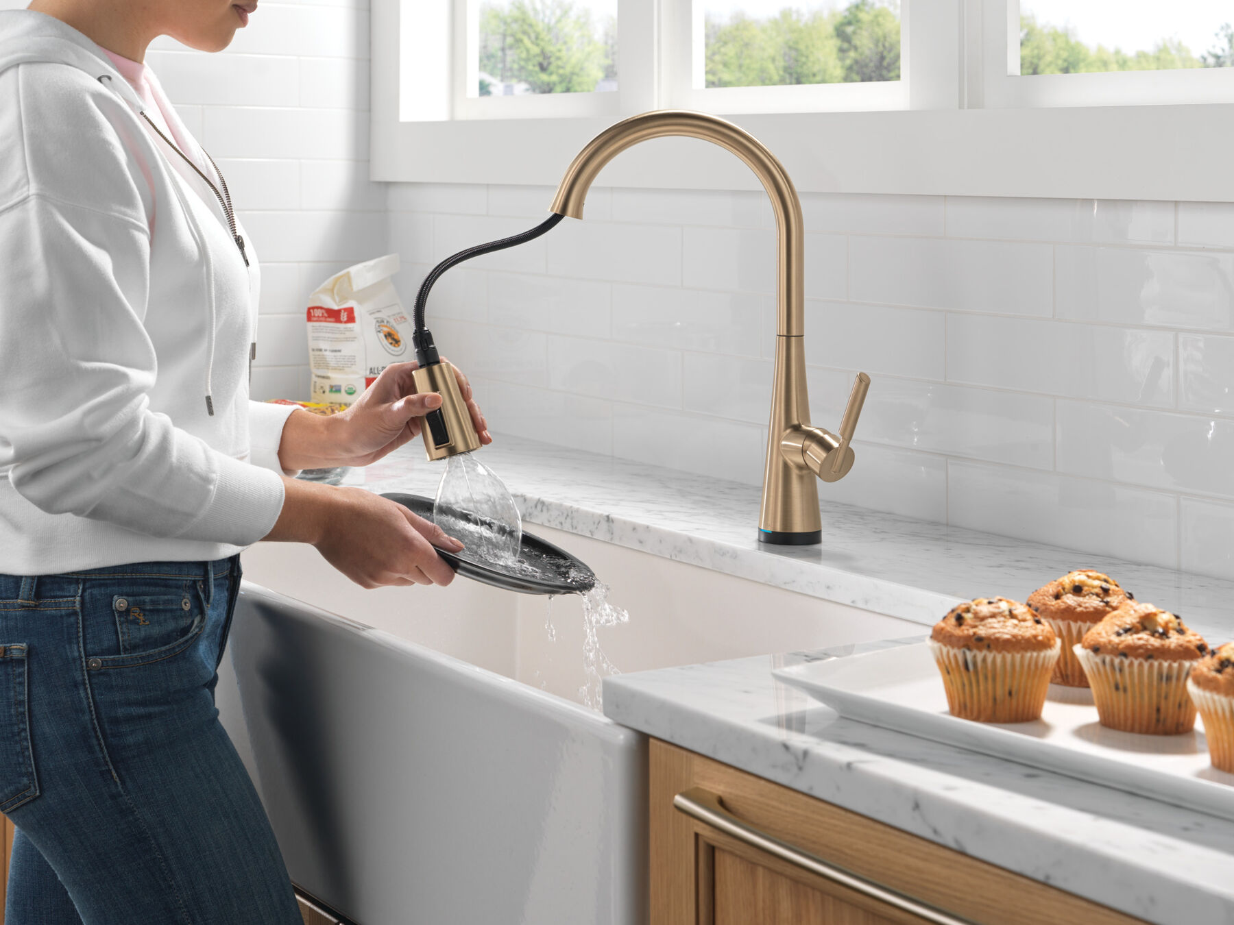 Single Handle Pull-Down Touch<sub>2</sub>O&reg; Technology Kitchen Faucet with Touchless Technology