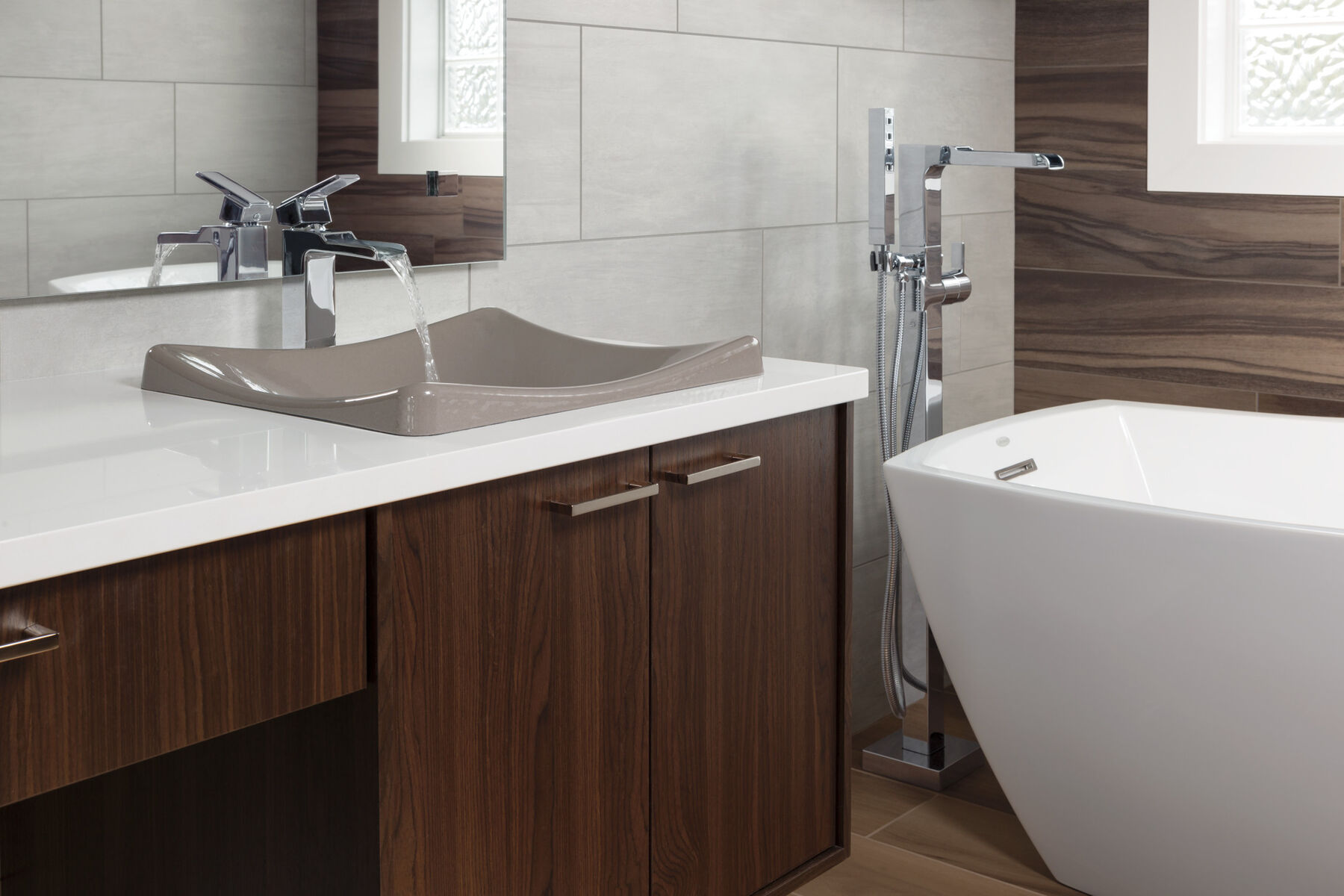 Single Handle Floor Mount Channel Spout Tub Filler Trim with Hand Shower