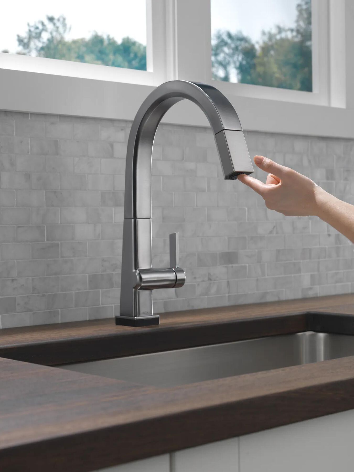Single Handle Pull-Down Kitchen Faucet with Touch<sub>2</sub>O&reg; Technology Technology