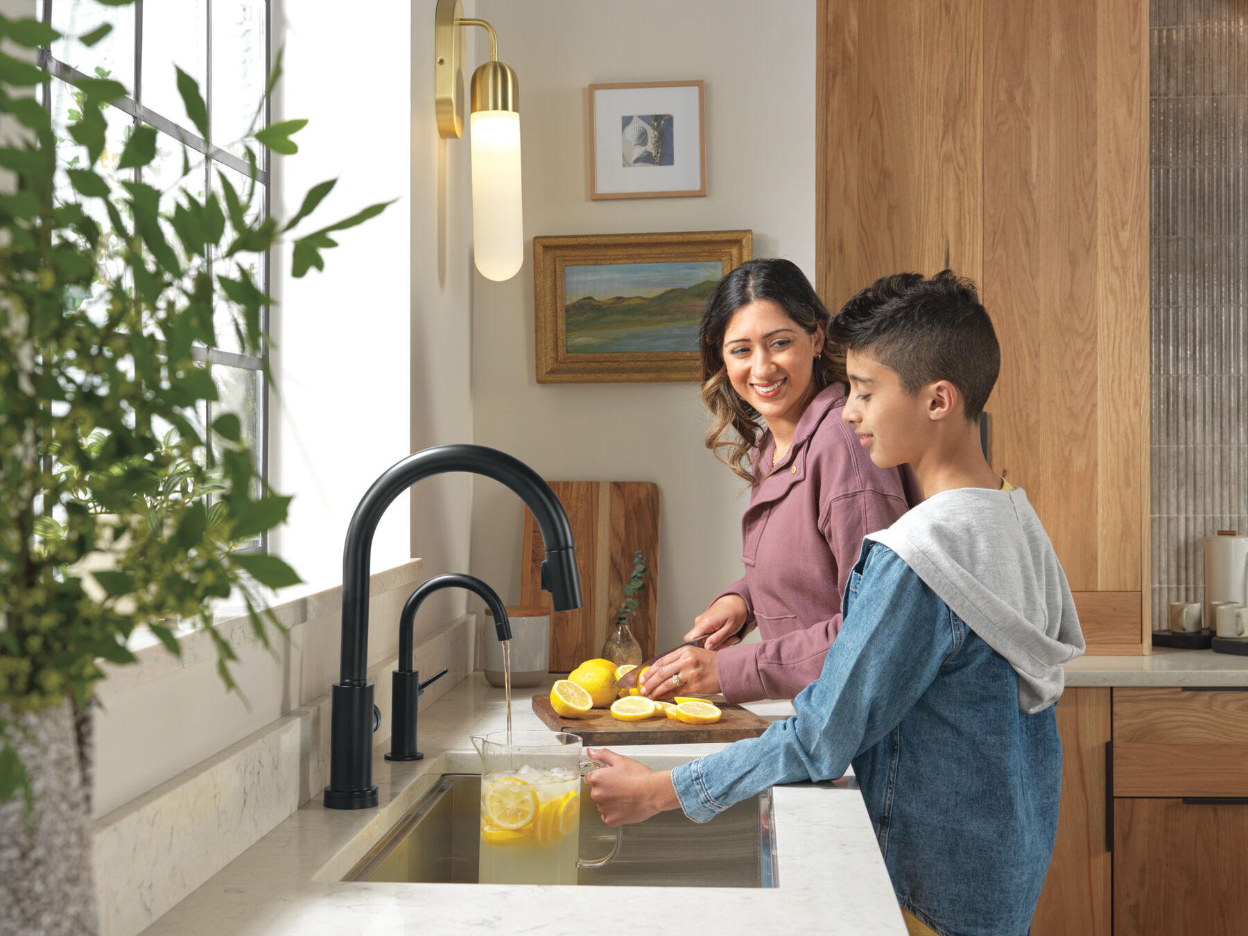 Touch<sub>2</sub>O&reg; Technology Kitchen Faucet with Touchless Technology