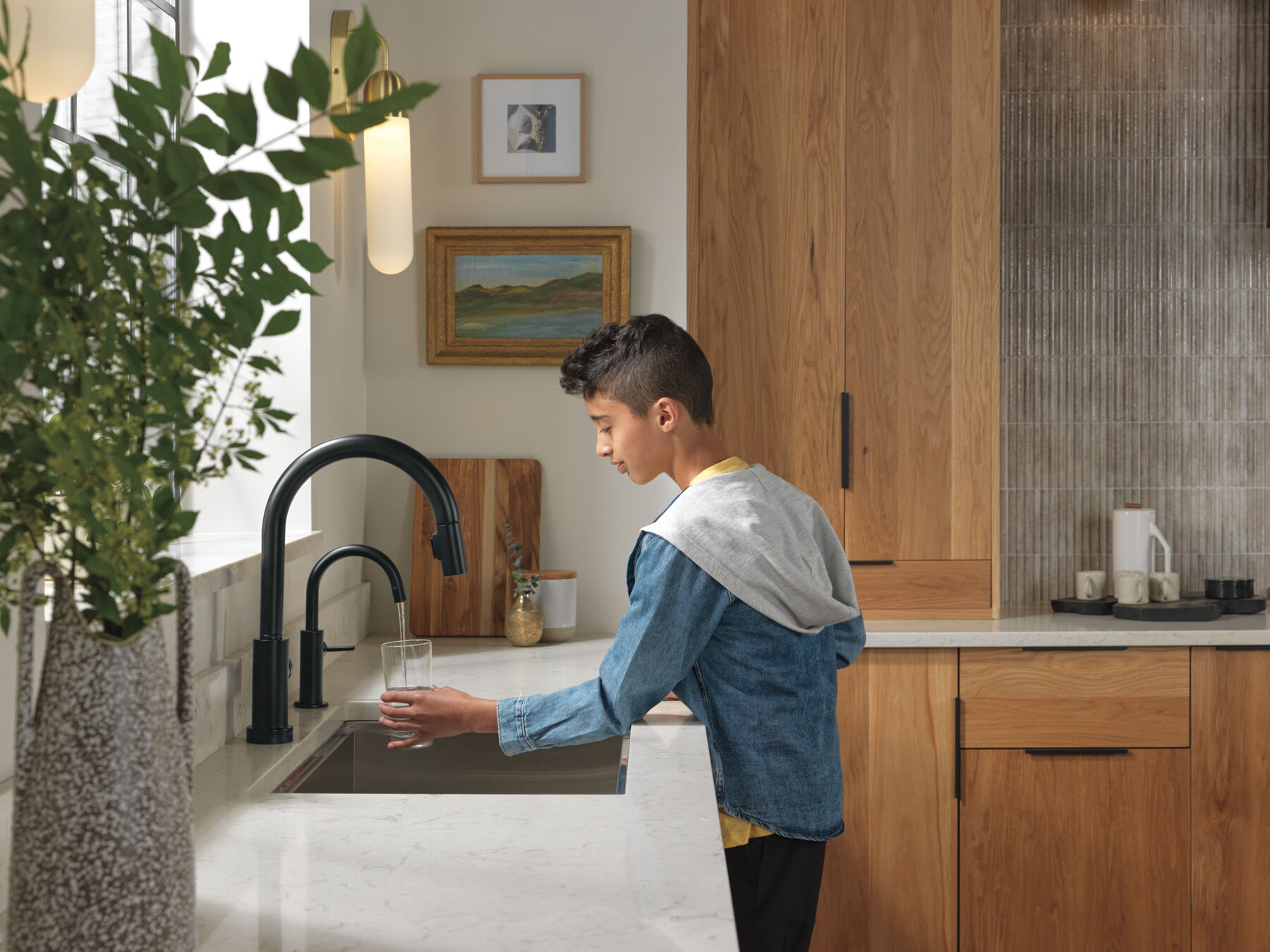 Touch<sub>2</sub>O&reg; Technology Kitchen Faucet with Touchless Technology