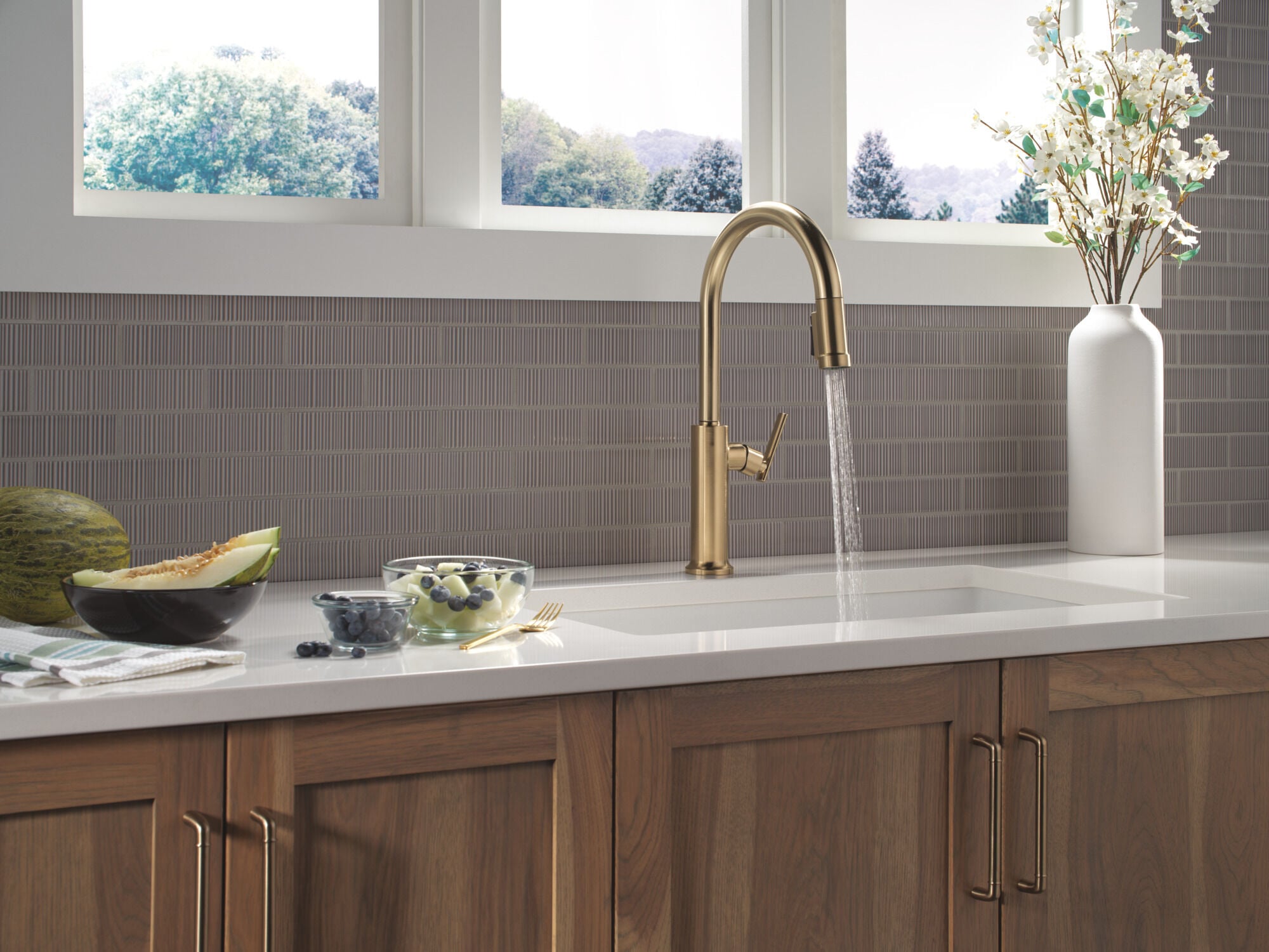 Single Handle Pull-Down Kitchen Faucet in Champagne Bronze 9186-CZ