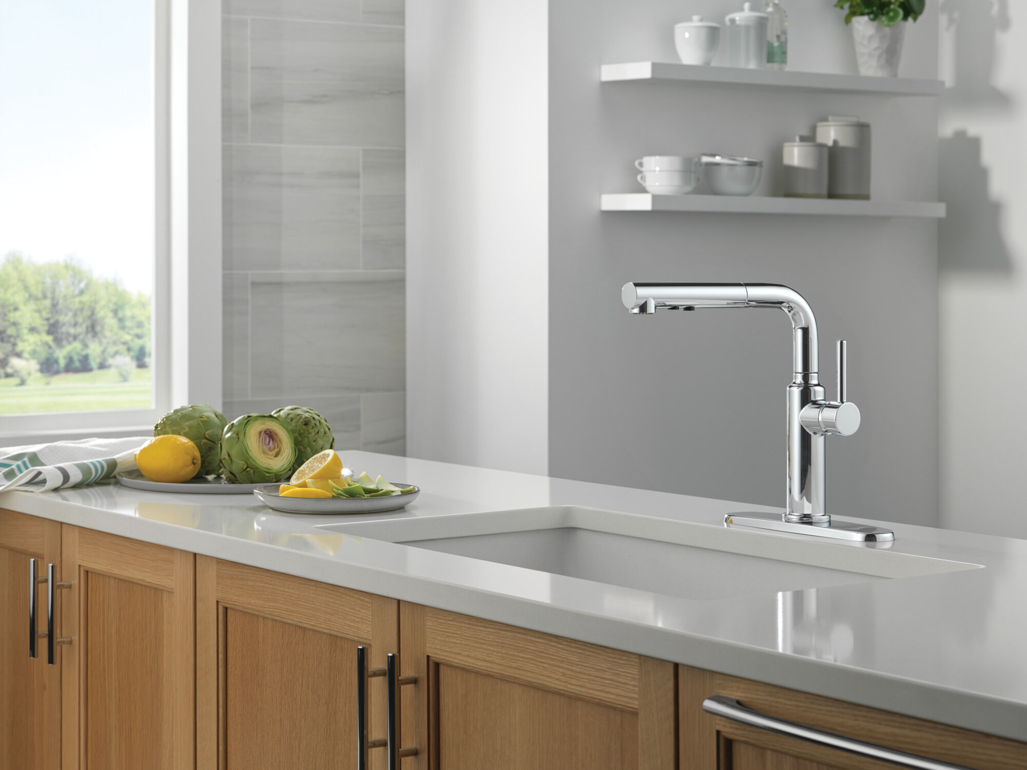 Single Handle Pull-Out Kitchen Faucet in Chrome 16879-DST | Delta