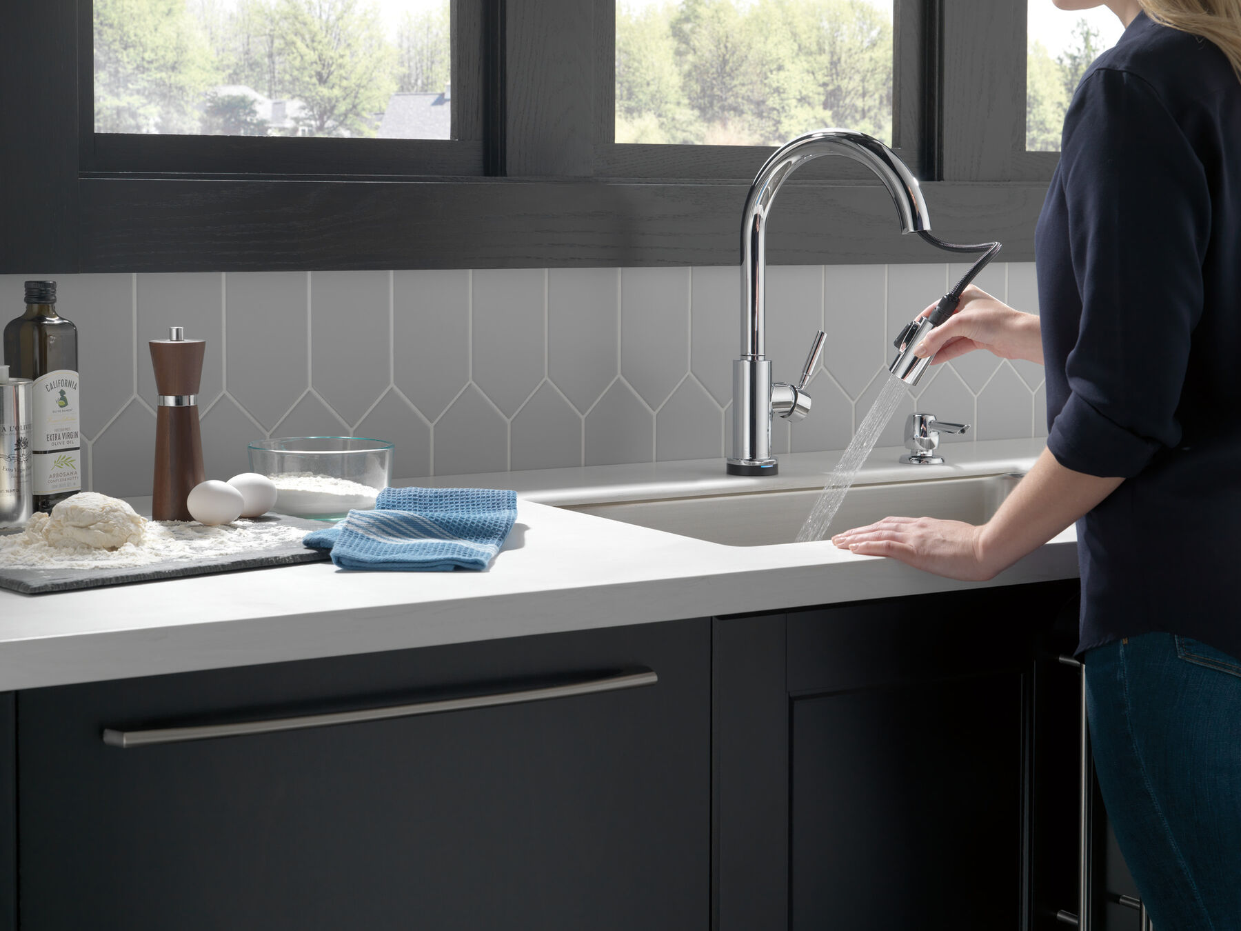 Single Handle Pull-Down Kitchen Faucet with Touch<sub>2</sub>O&reg; Technologyand Soap Dispenser
